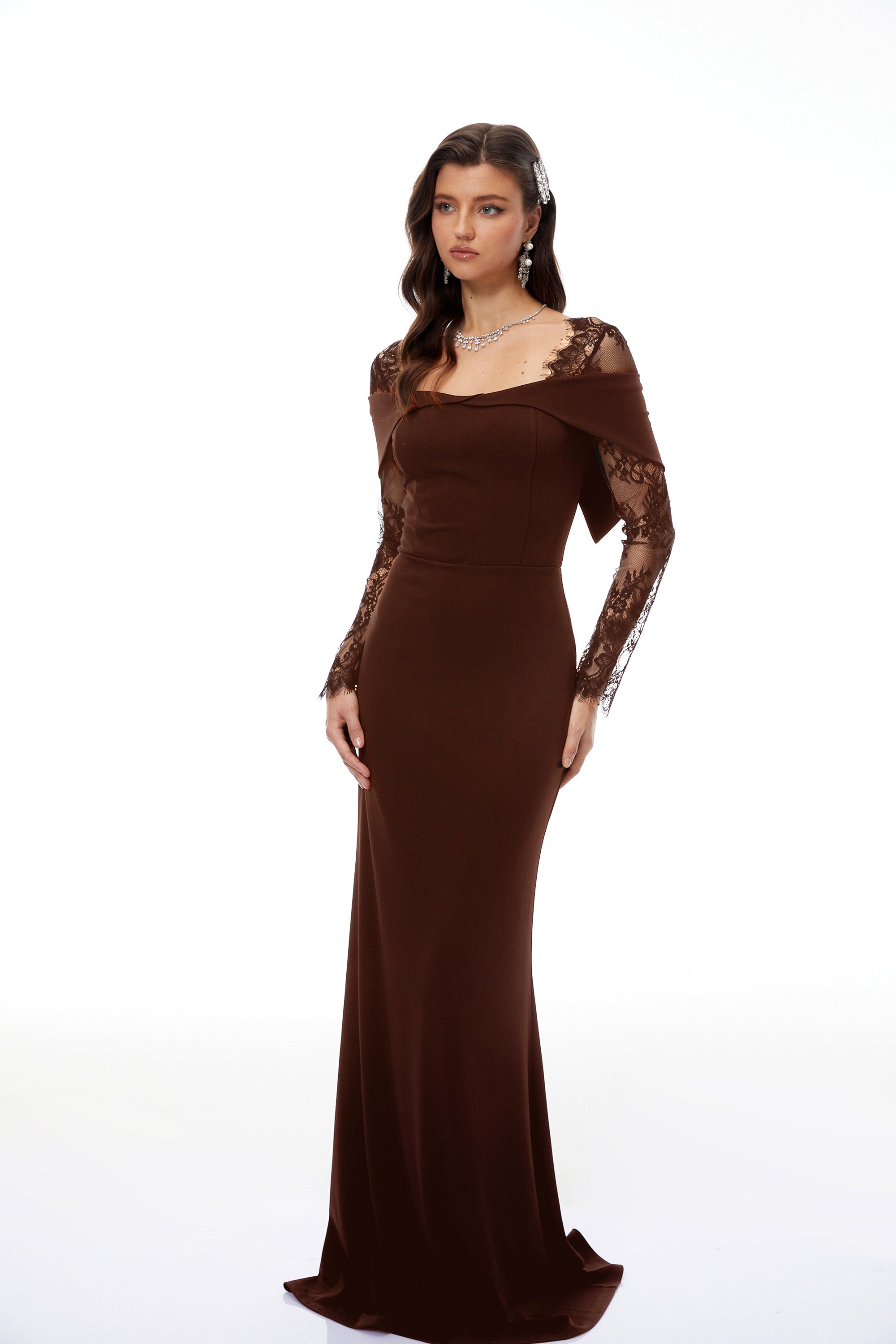 Georgiana Brown Spitzen-Maxikleid mit ausgestelltem Rock