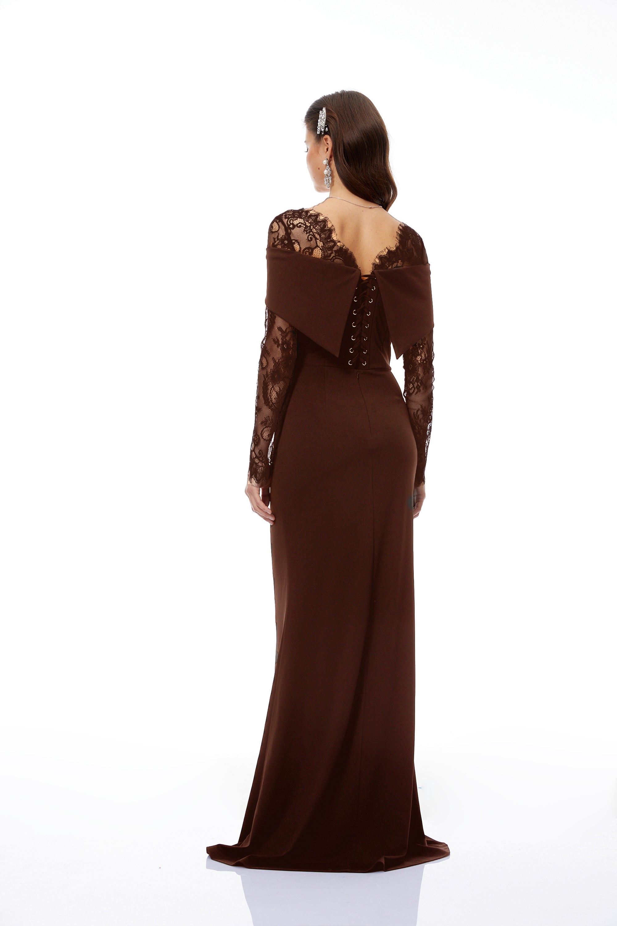 Georgiana Brown Spitzen-Maxikleid mit ausgestelltem Rock