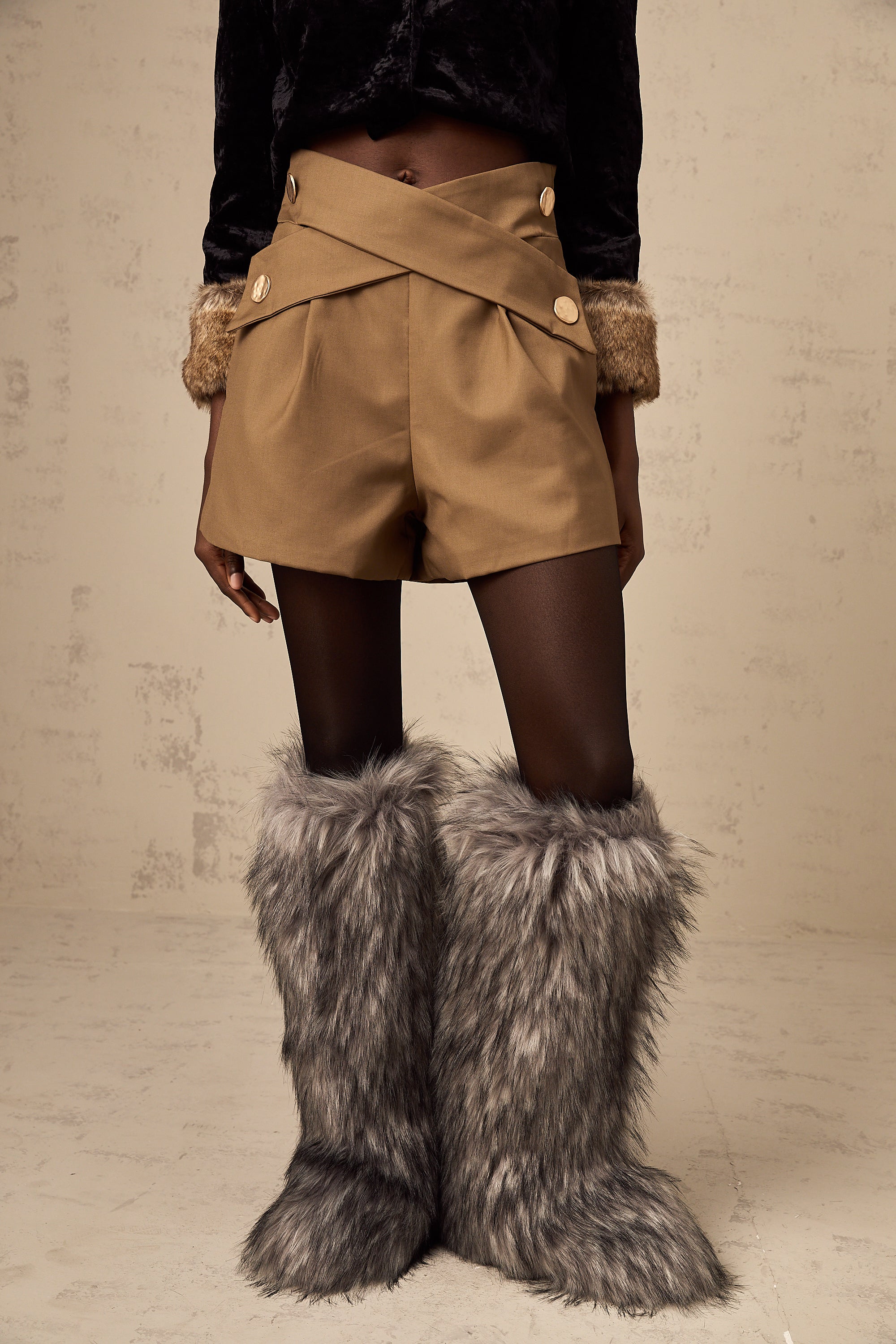 Chlore Khaki Crossover-Design Shorts (Endgültiger Verkauf)