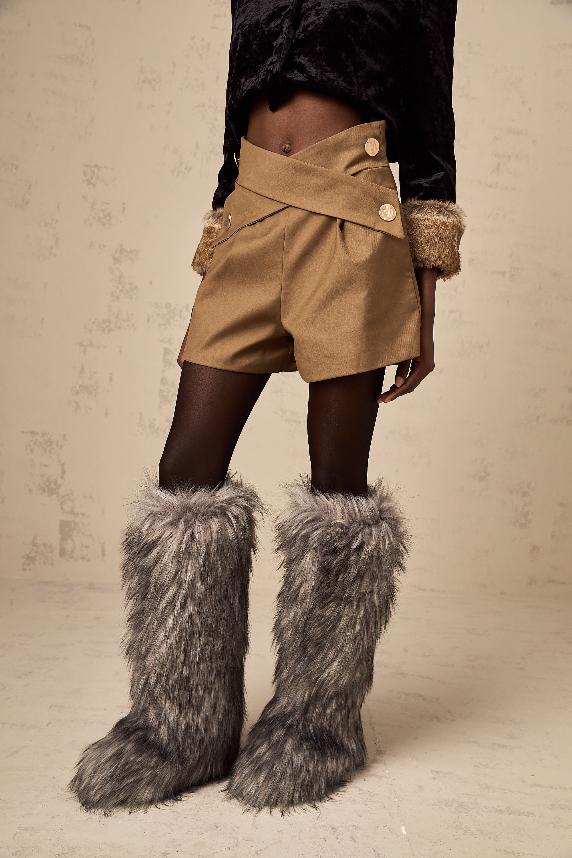 Chlore Khaki Crossover-Design Shorts (Endgültiger Verkauf)