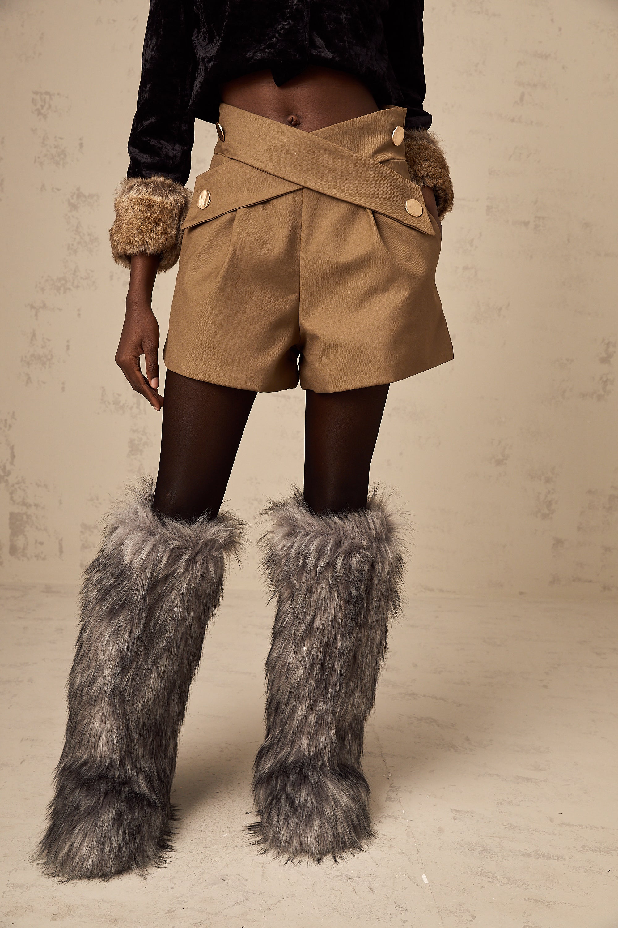 Chlore Khaki Crossover-Design Shorts (Endgültiger Verkauf)