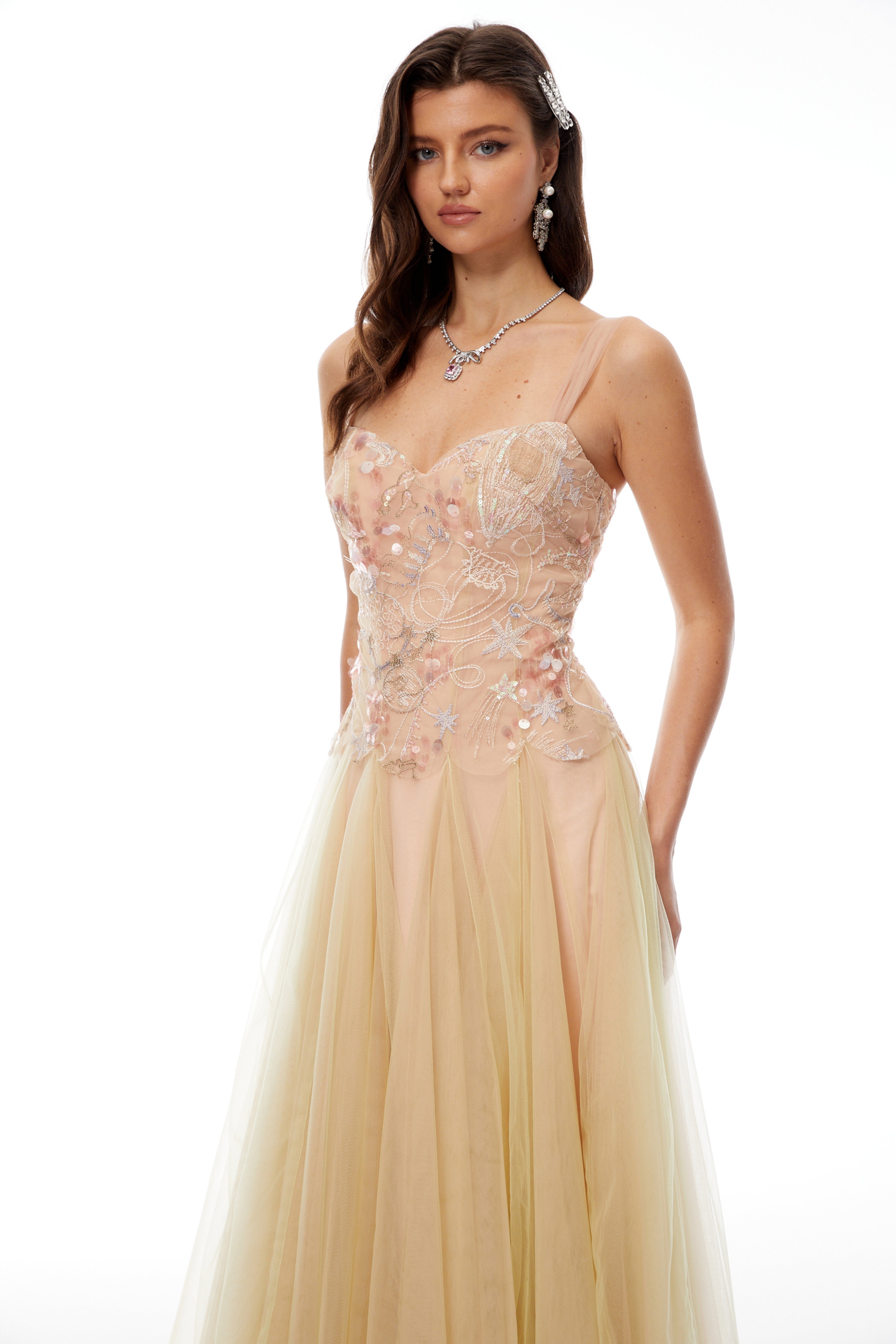 Remi Neutrales Midi-Kleid aus Tüll mit Paillettenstickerei