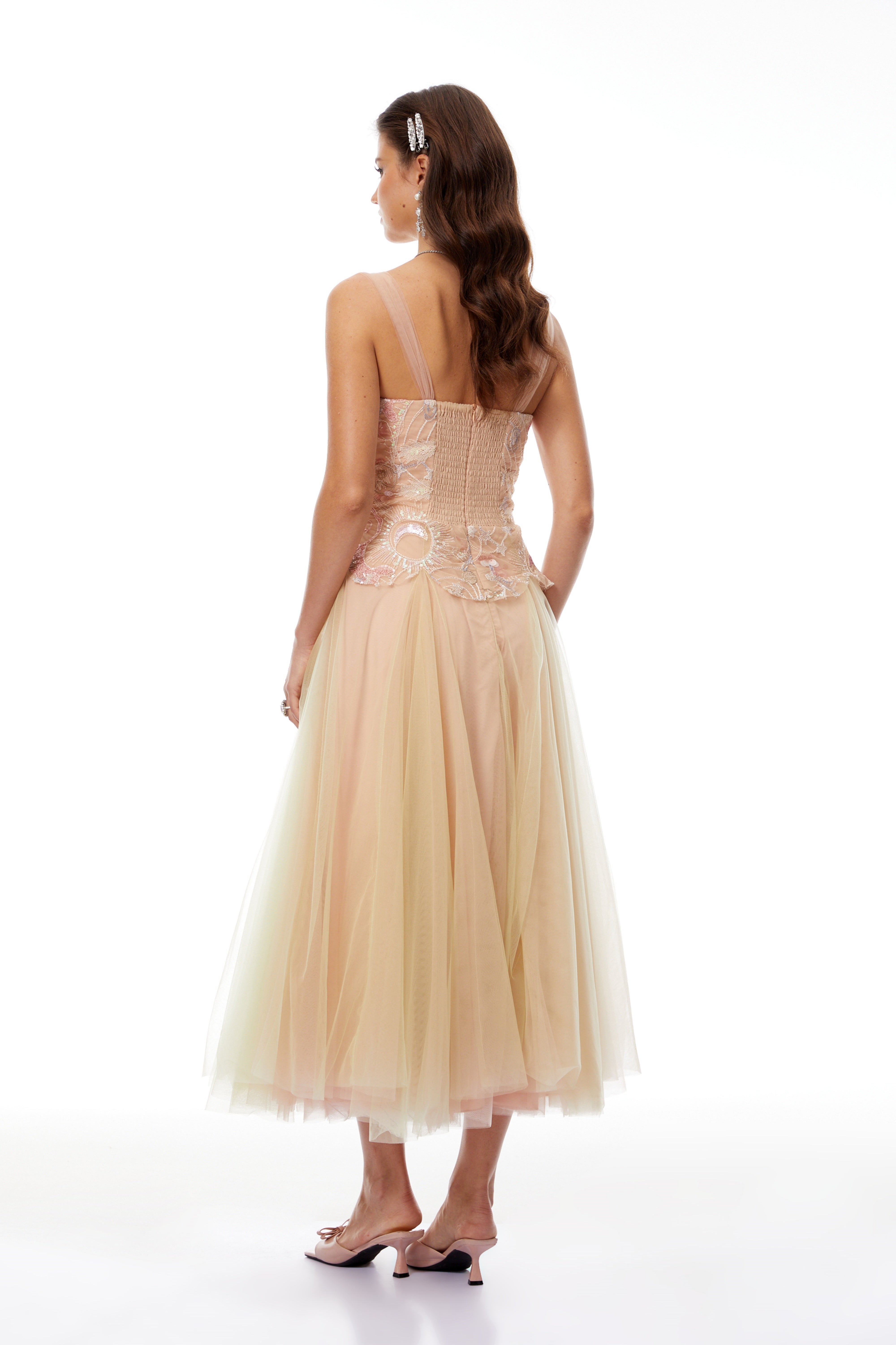 Remi Neutrales Midi-Kleid aus Tüll mit Paillettenstickerei