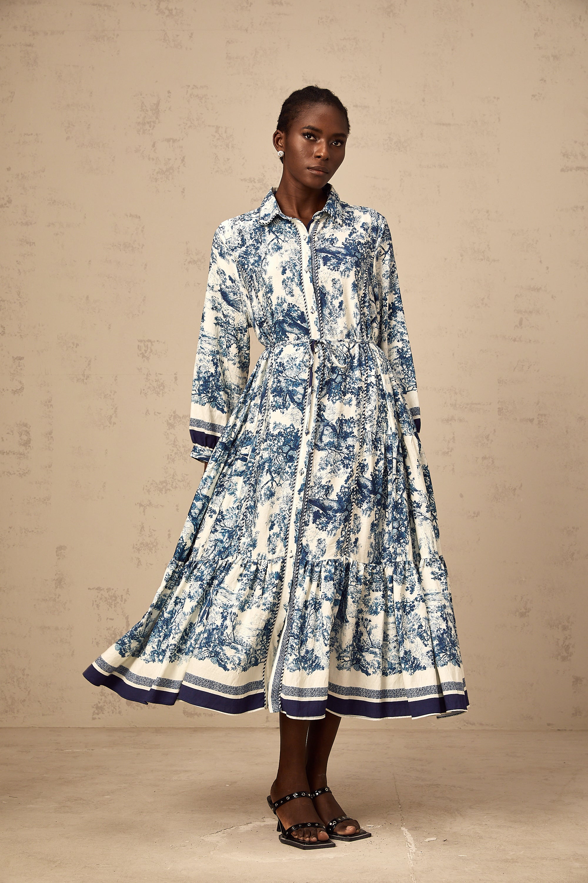 Adélaïde Midikleid mit Grafikprint in Blau (Endgültiger Verkauf – nur in den USA)