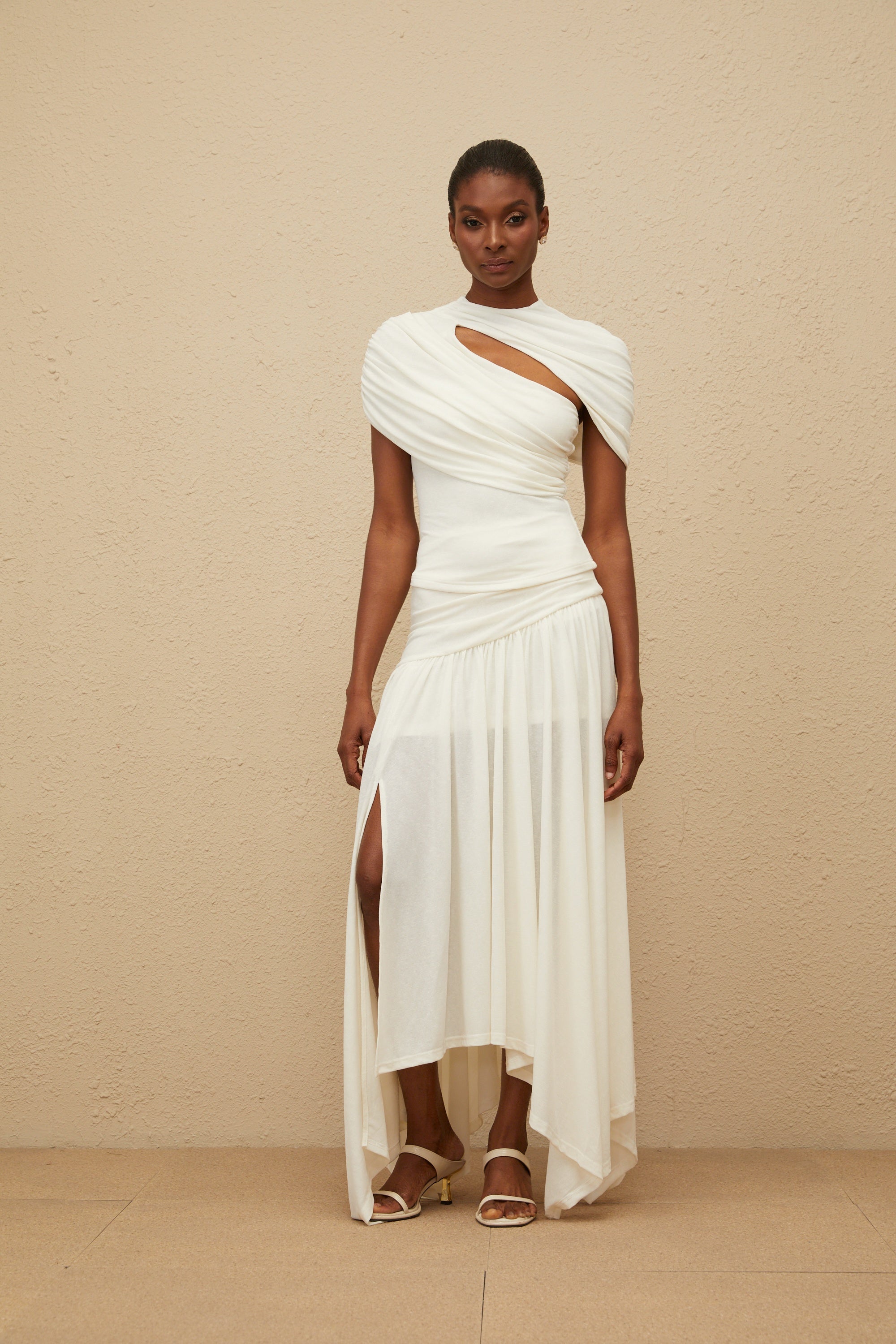 Veloursweißes asymmetrisches Oberteil- und Rock-Set