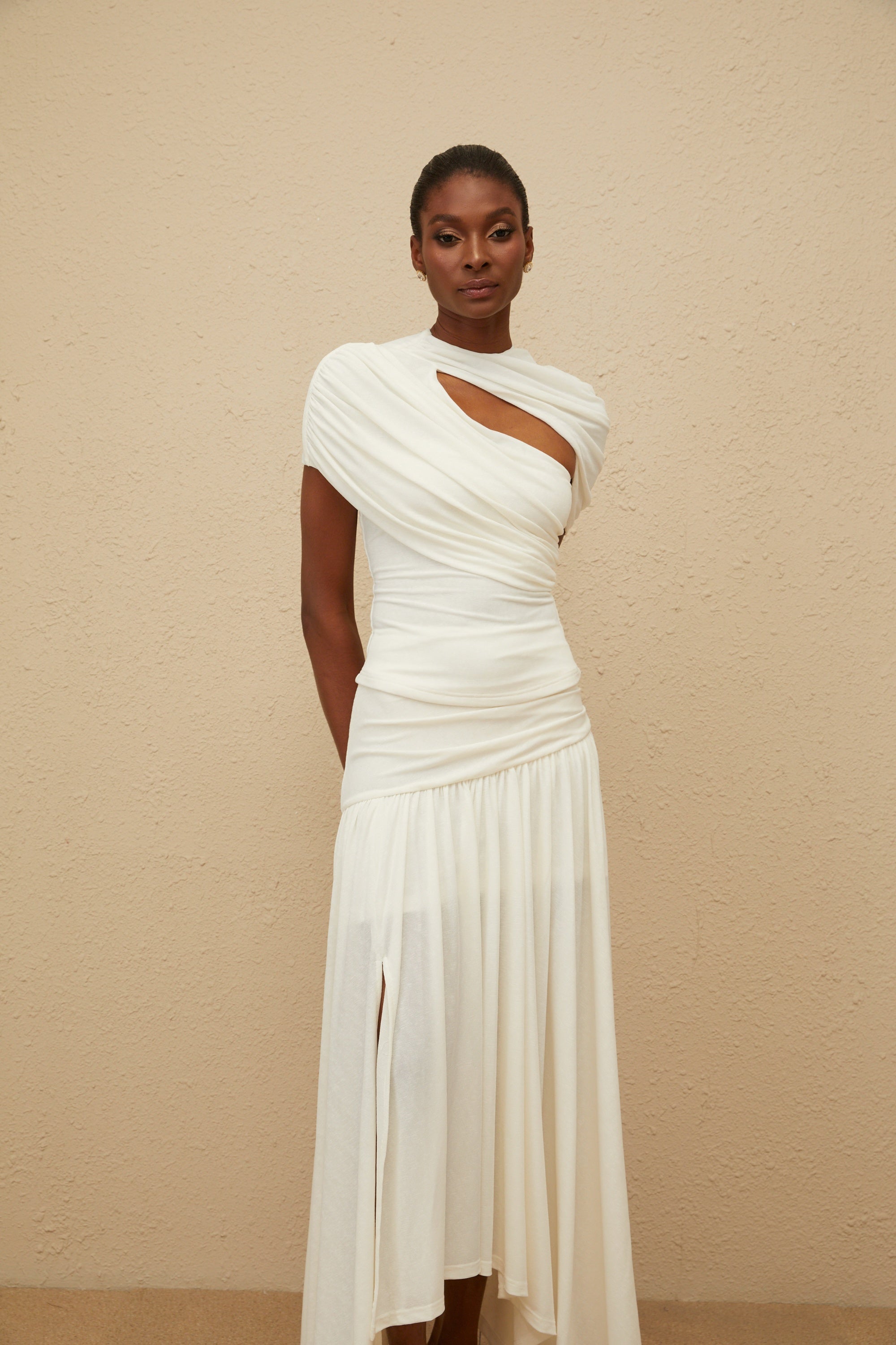 Veloursweißes asymmetrisches Oberteil- und Rock-Set