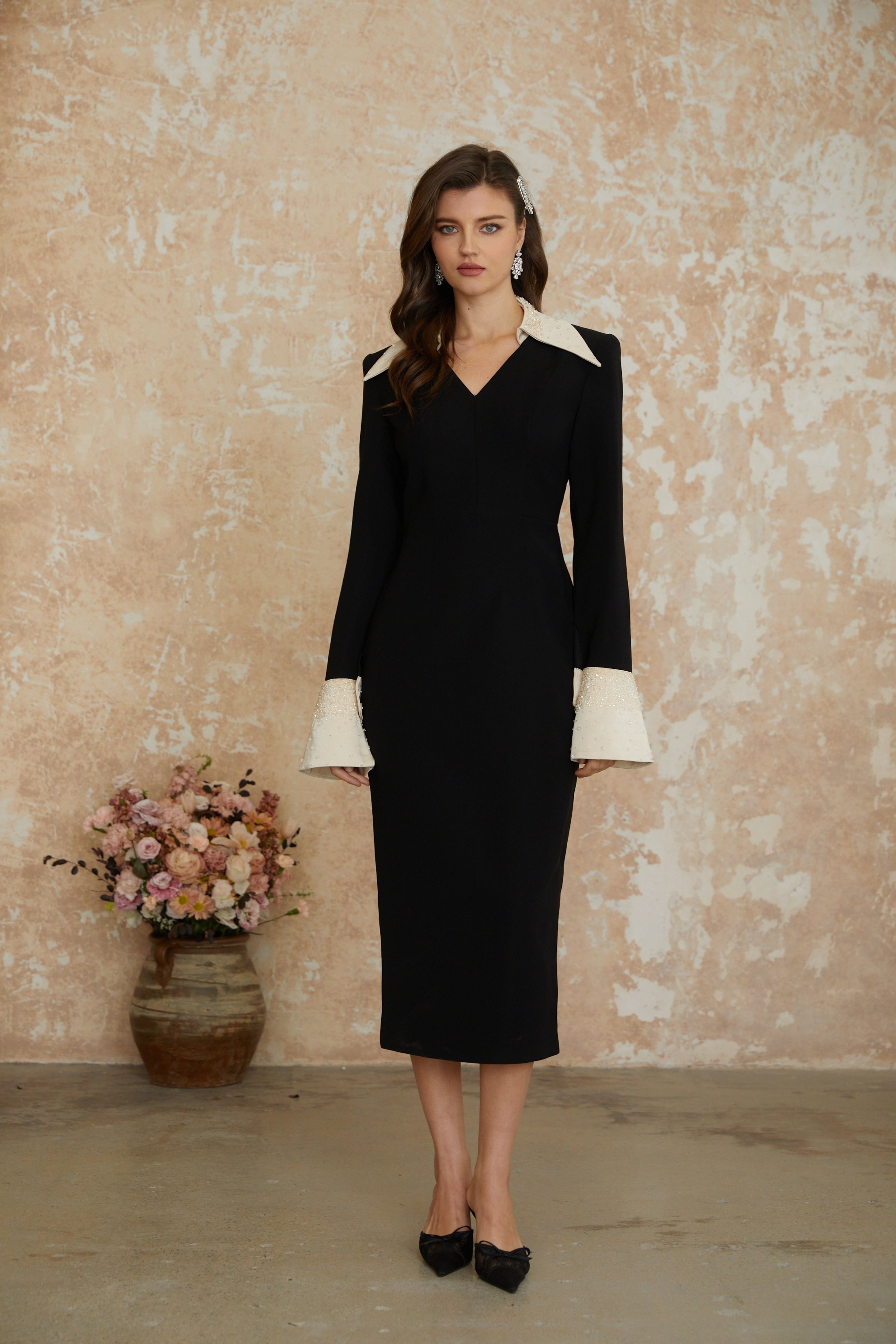 Aina Schwarzes Midi-Kleid mit verziertem Korsett