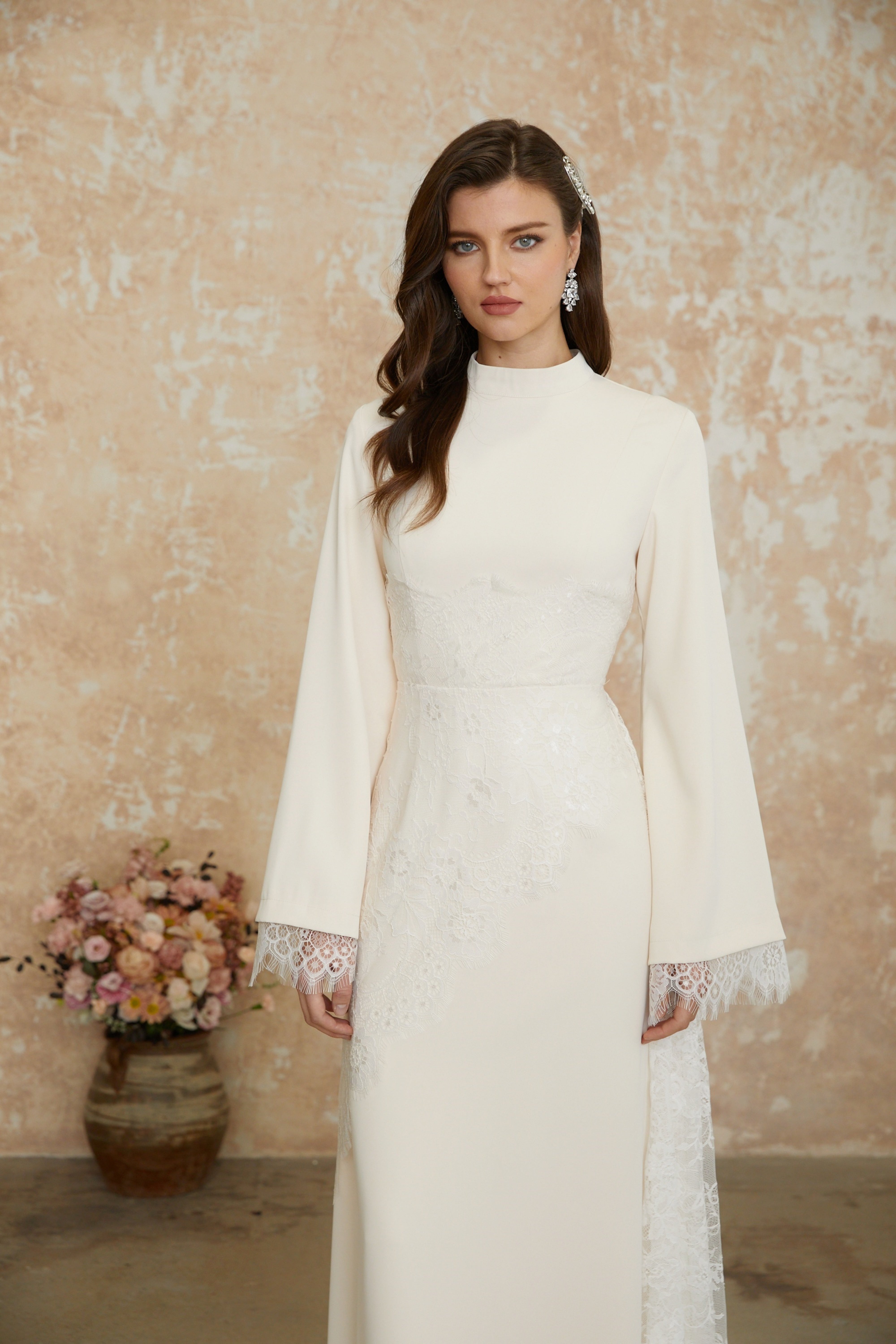 Elysia Weißes asymmetrisches Maxikleid aus floraler Spitze