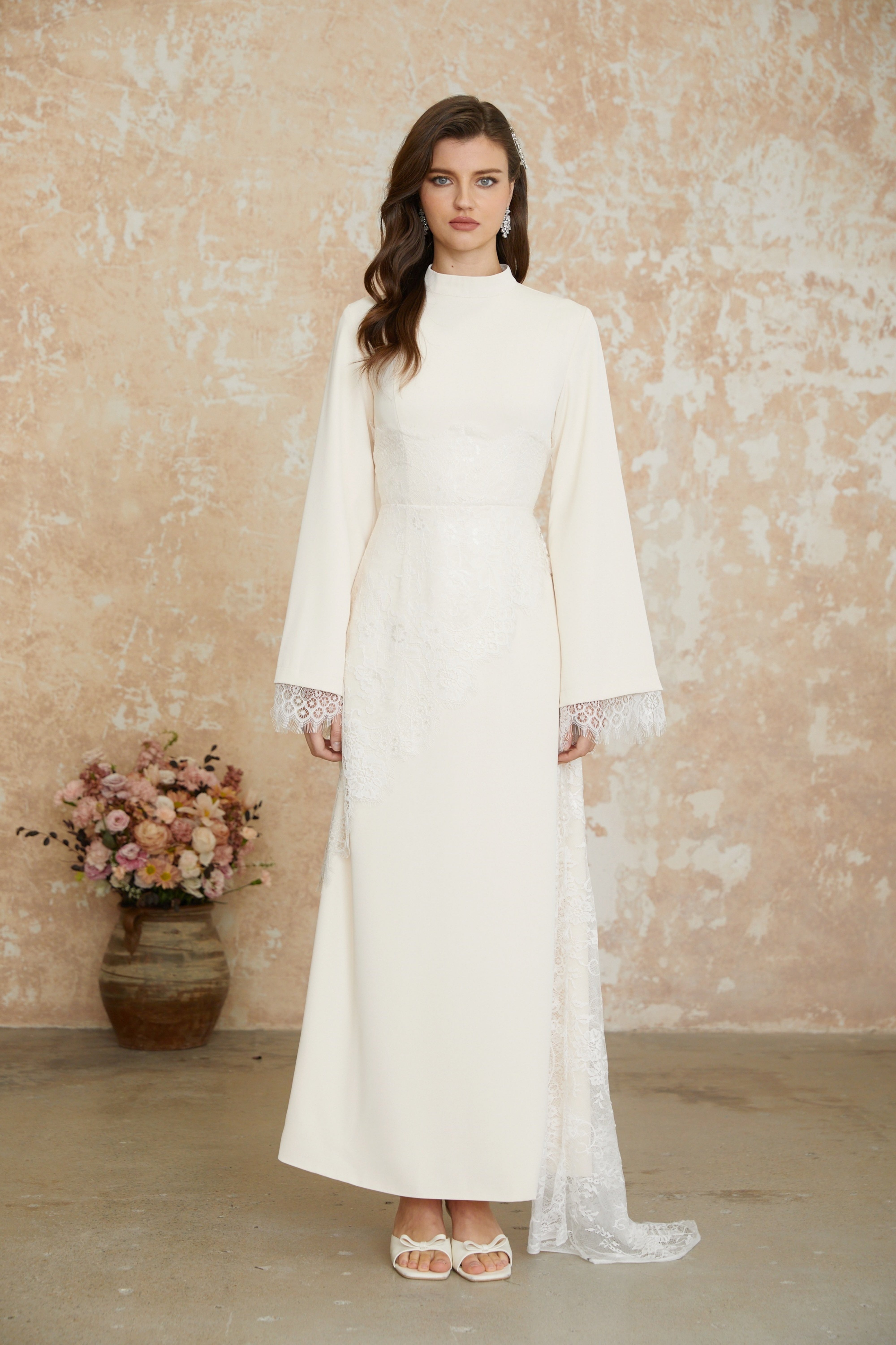 Elysia Weißes asymmetrisches Maxikleid aus floraler Spitze