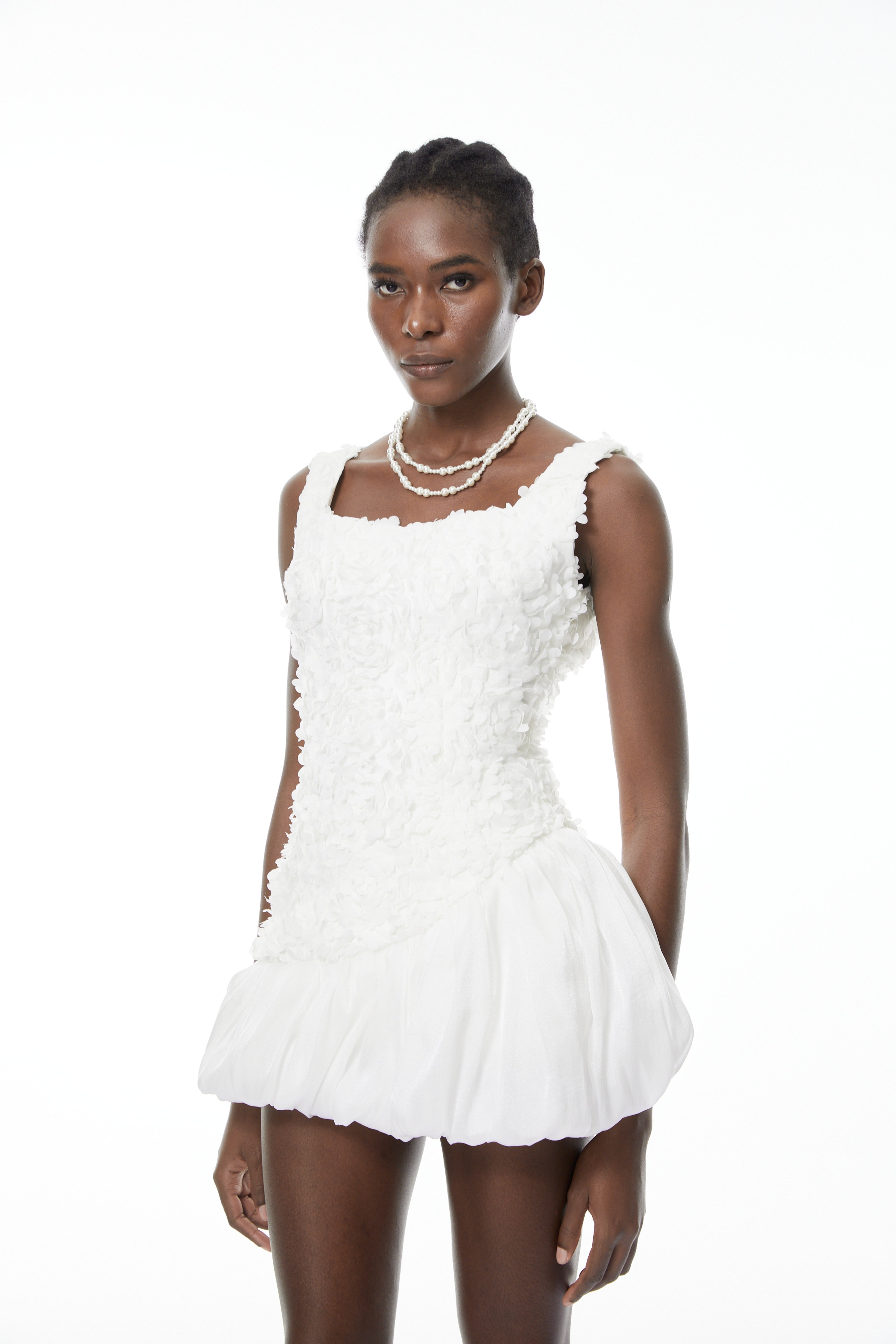 Beatrice White 3D-Blütenblatt-Mini-Kleid