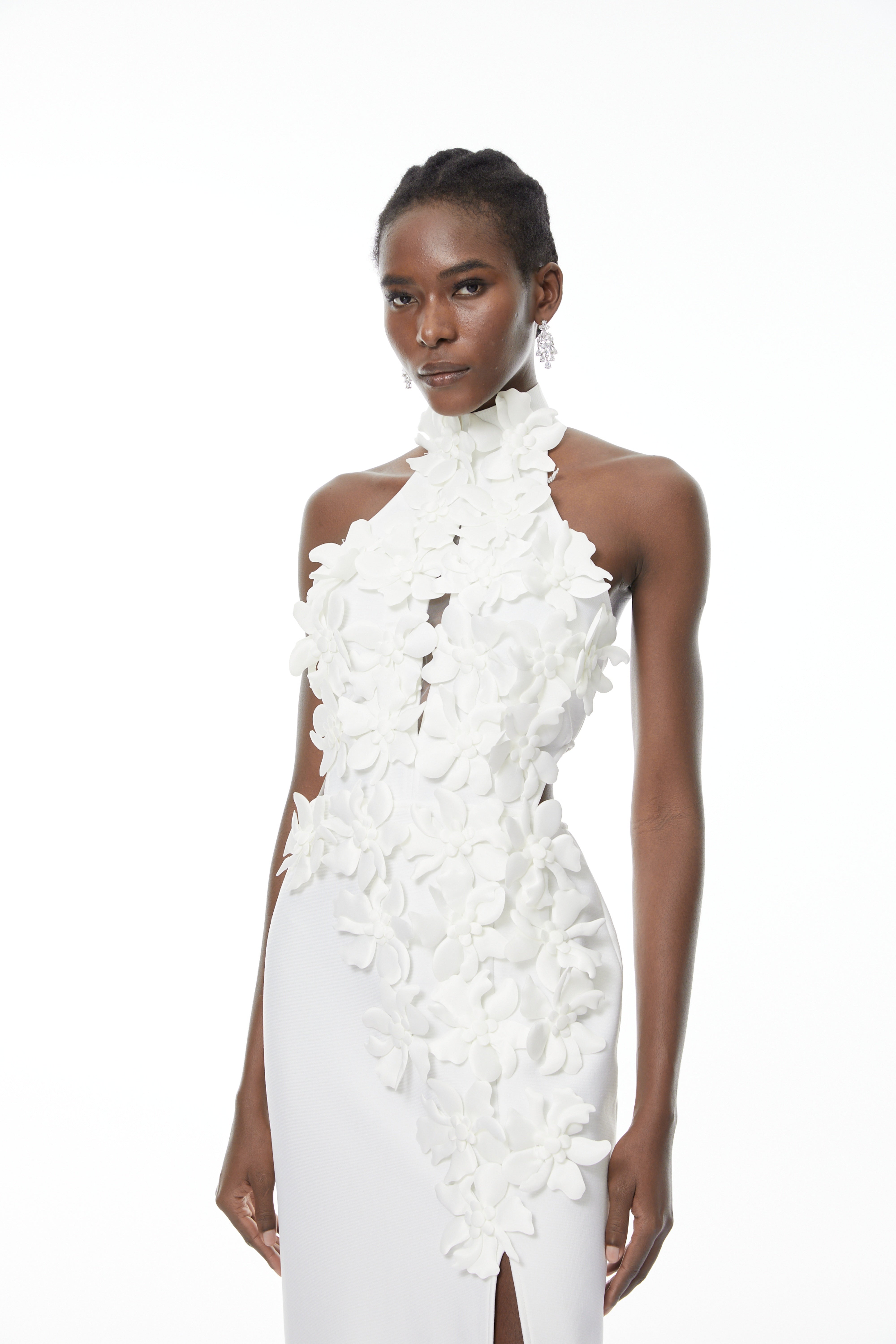 Brian White Neckholder-Maxikleid mit 3D-Blüten