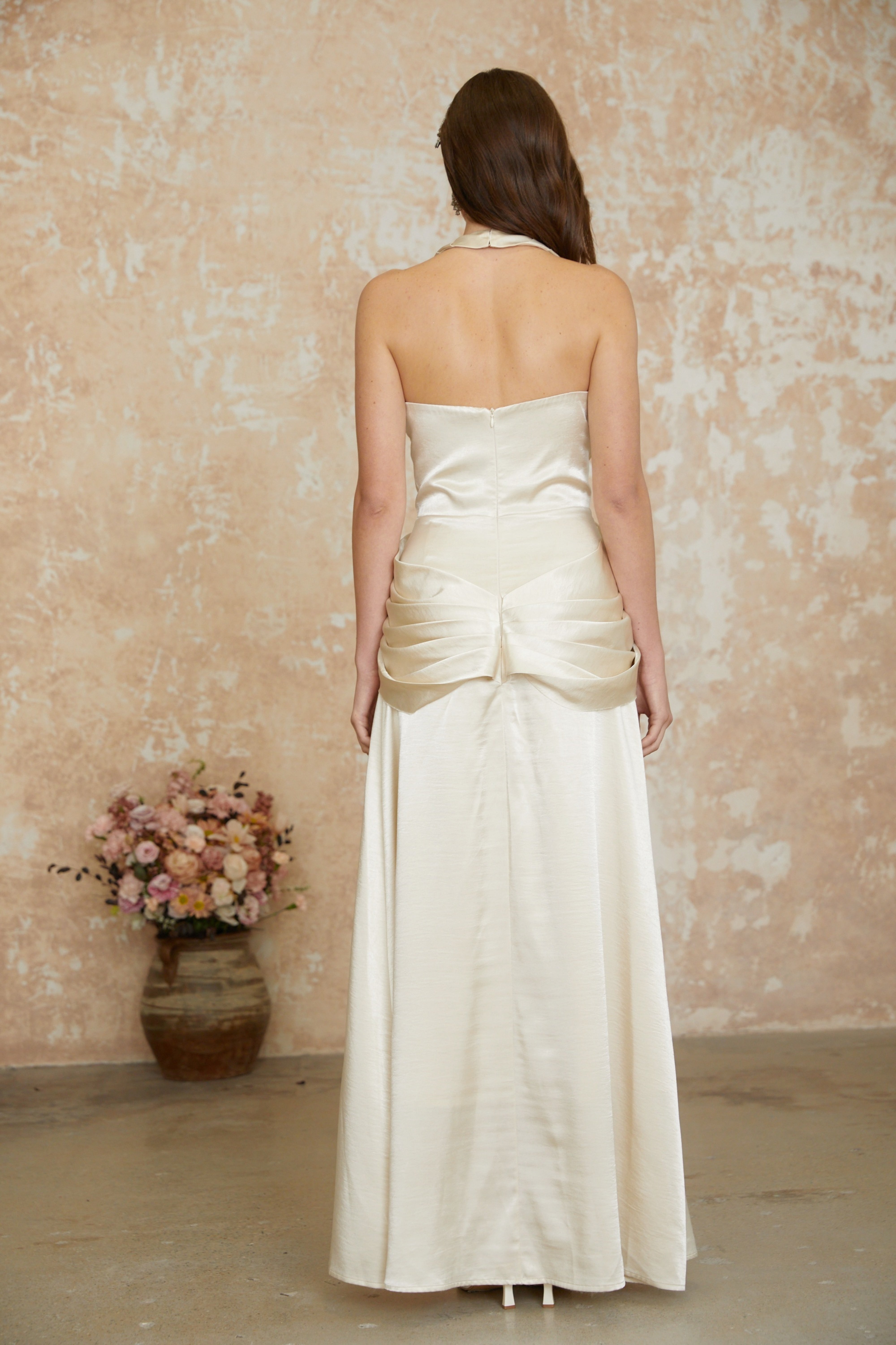 Cathmore Champagnerfarbenes Maxikleid mit Neckholder und Drapierung