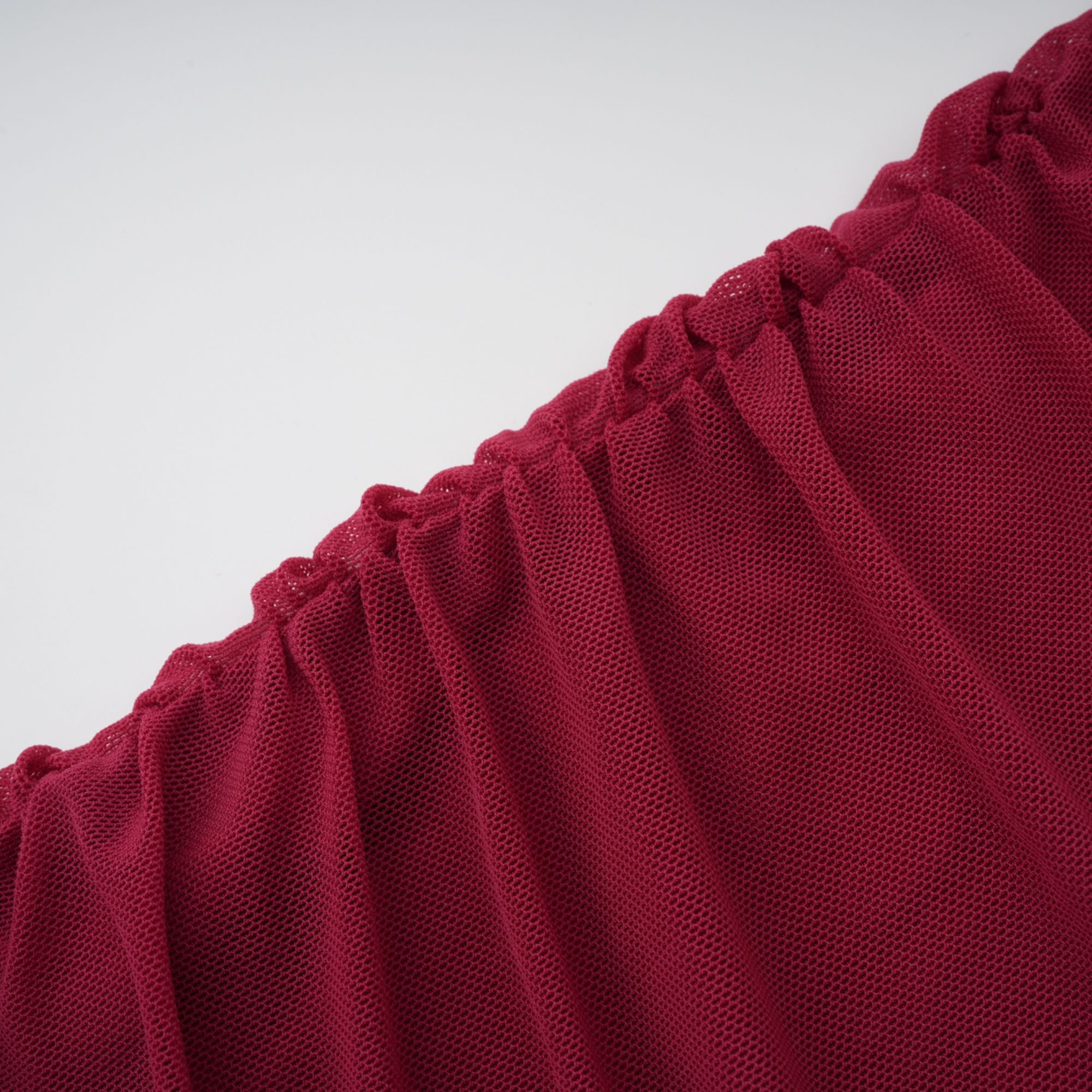 Sylphe Rotes asymmetrisches Maxikleid aus gerafftem Netzstoff