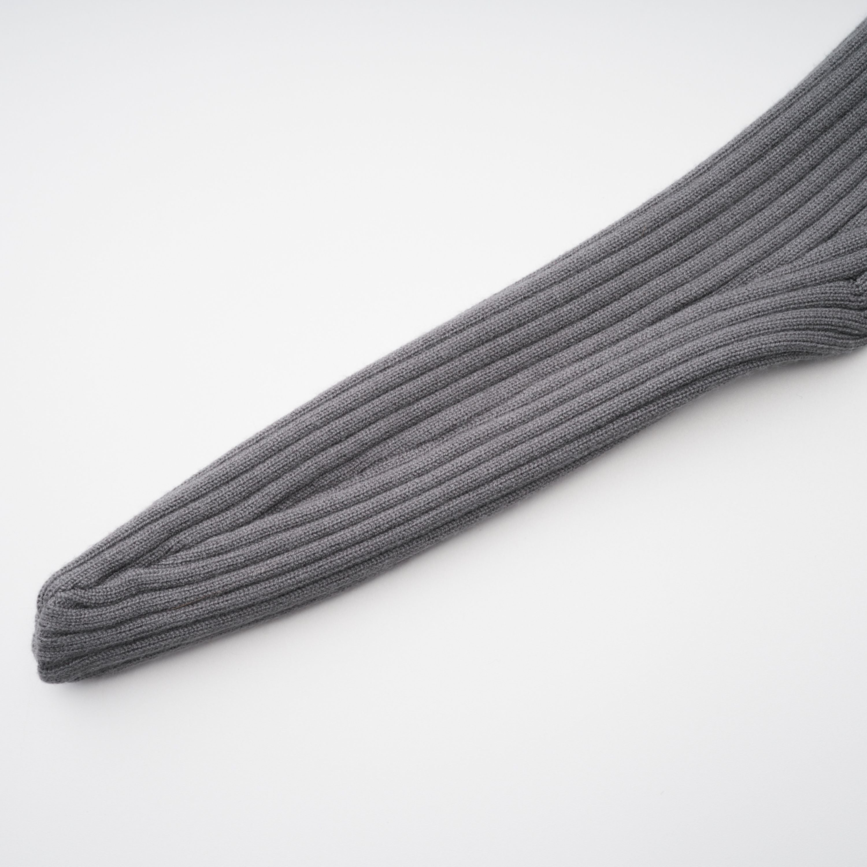 Claire Grey geripptes Strick-Body- und Hosen-Set