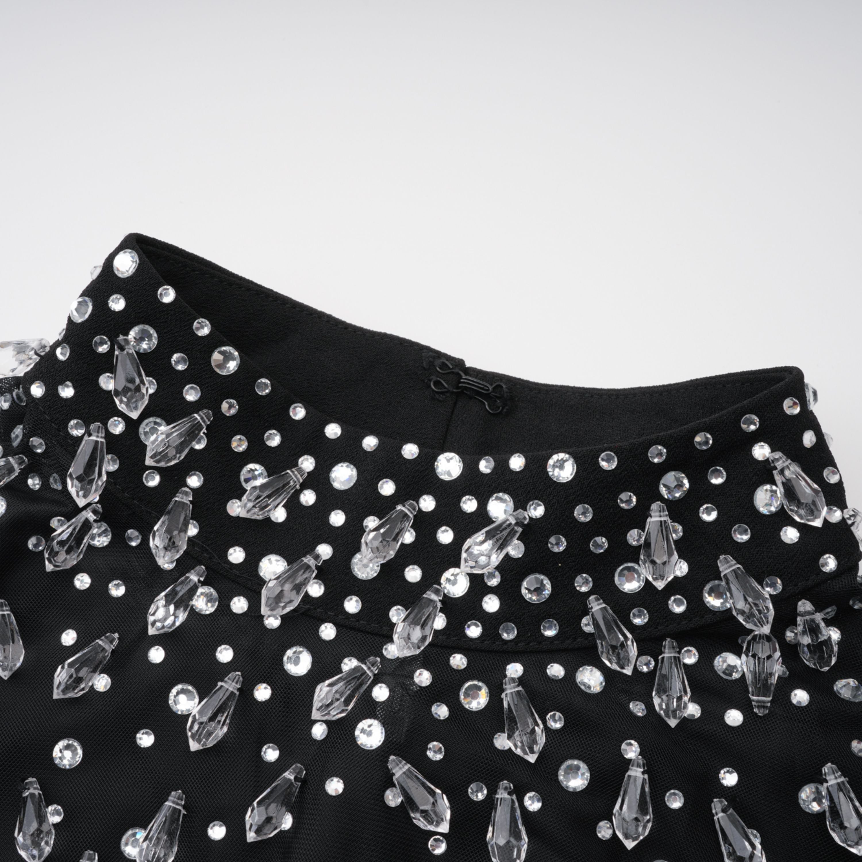 Oona Schwarz Verziertes Maxikleid mit ausgestelltem Rock