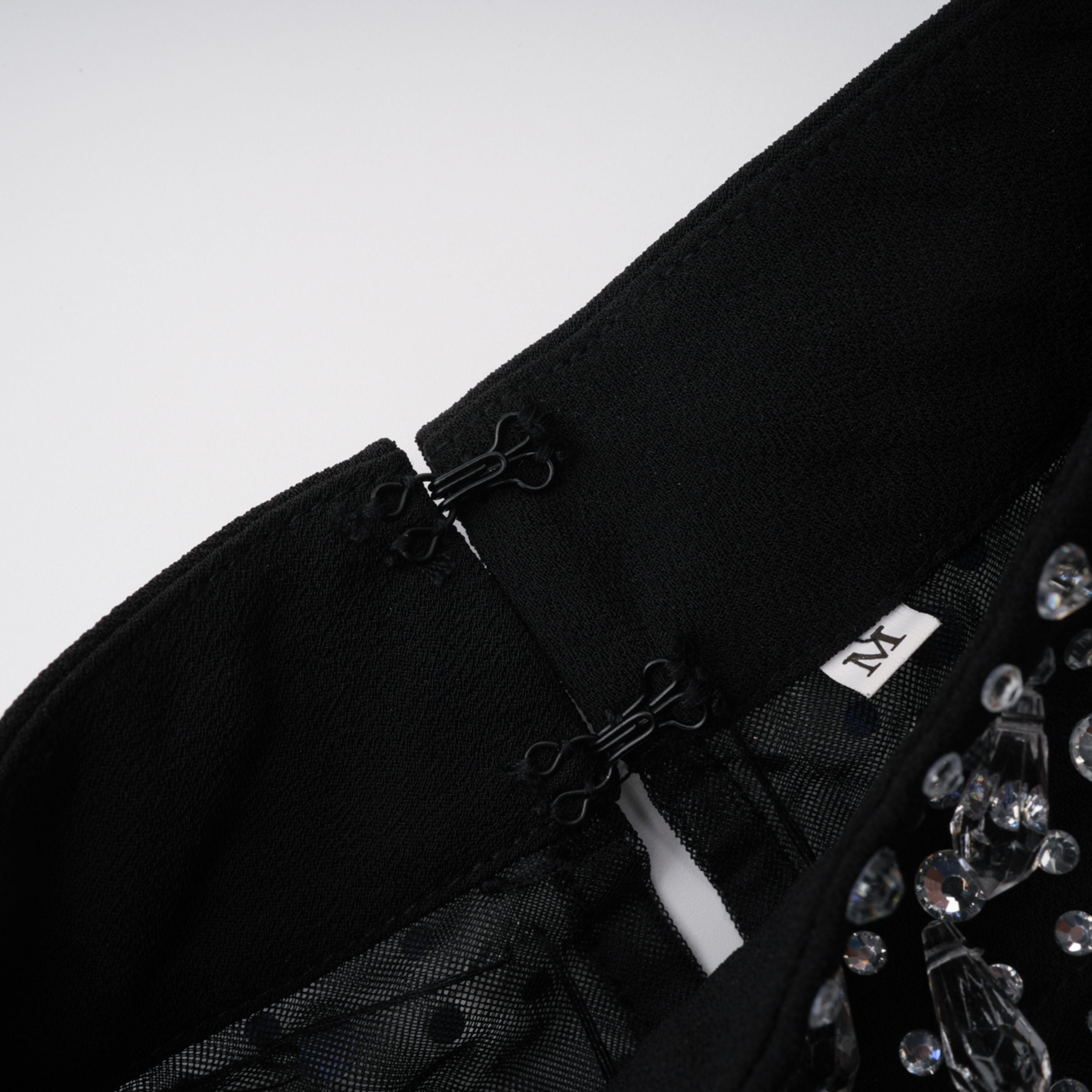 Oona Schwarz Verziertes Maxikleid mit ausgestelltem Rock