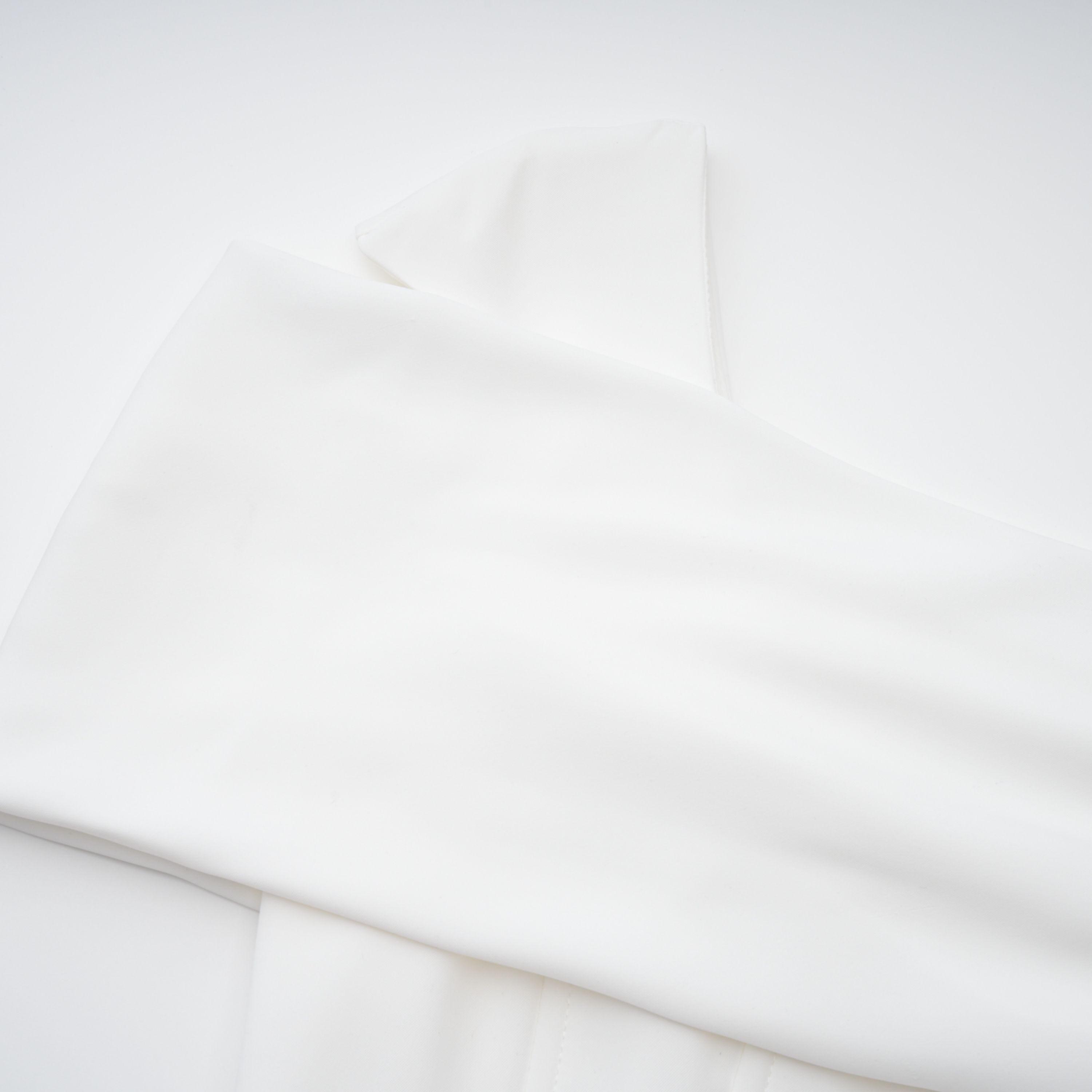 Solara Weißes Midikleid mit Drapierung