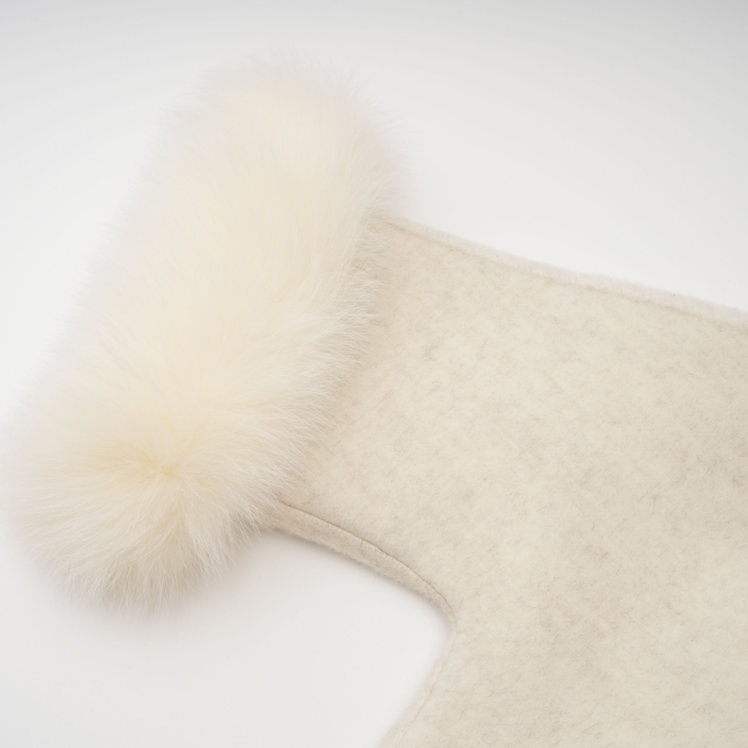 Cecilia Weißer Mantel mit Gürtel und Pelzbesatz