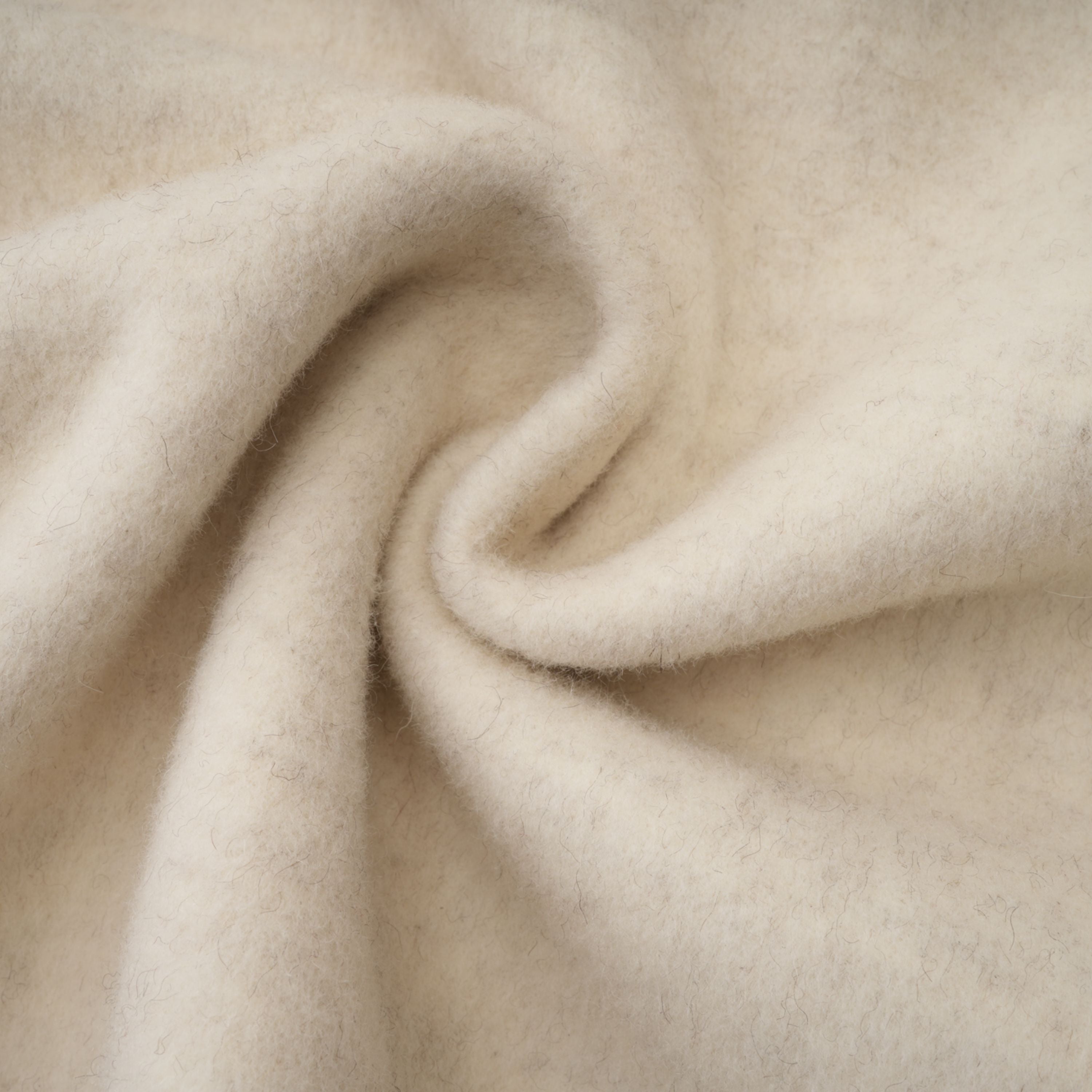 Cecilia Weißer Mantel mit Gürtel und Pelzbesatz