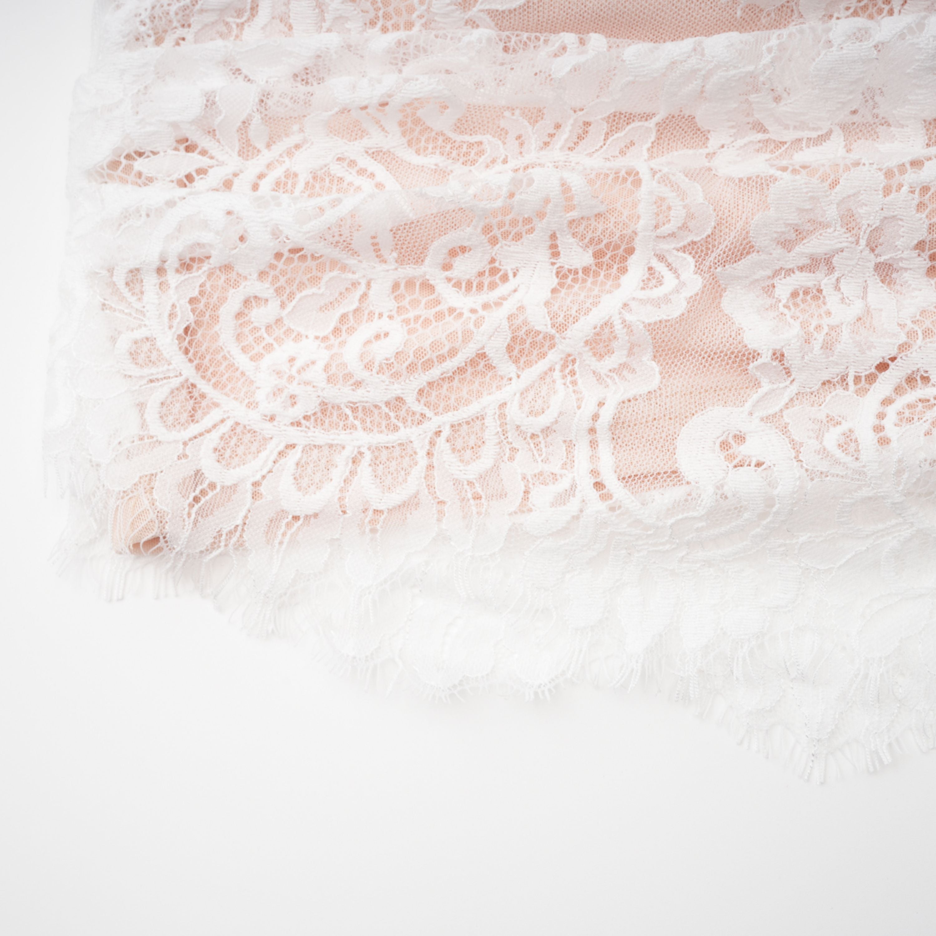 Margherita Weißes Spitzenkleid mit Blumenmuster & Rock-Set