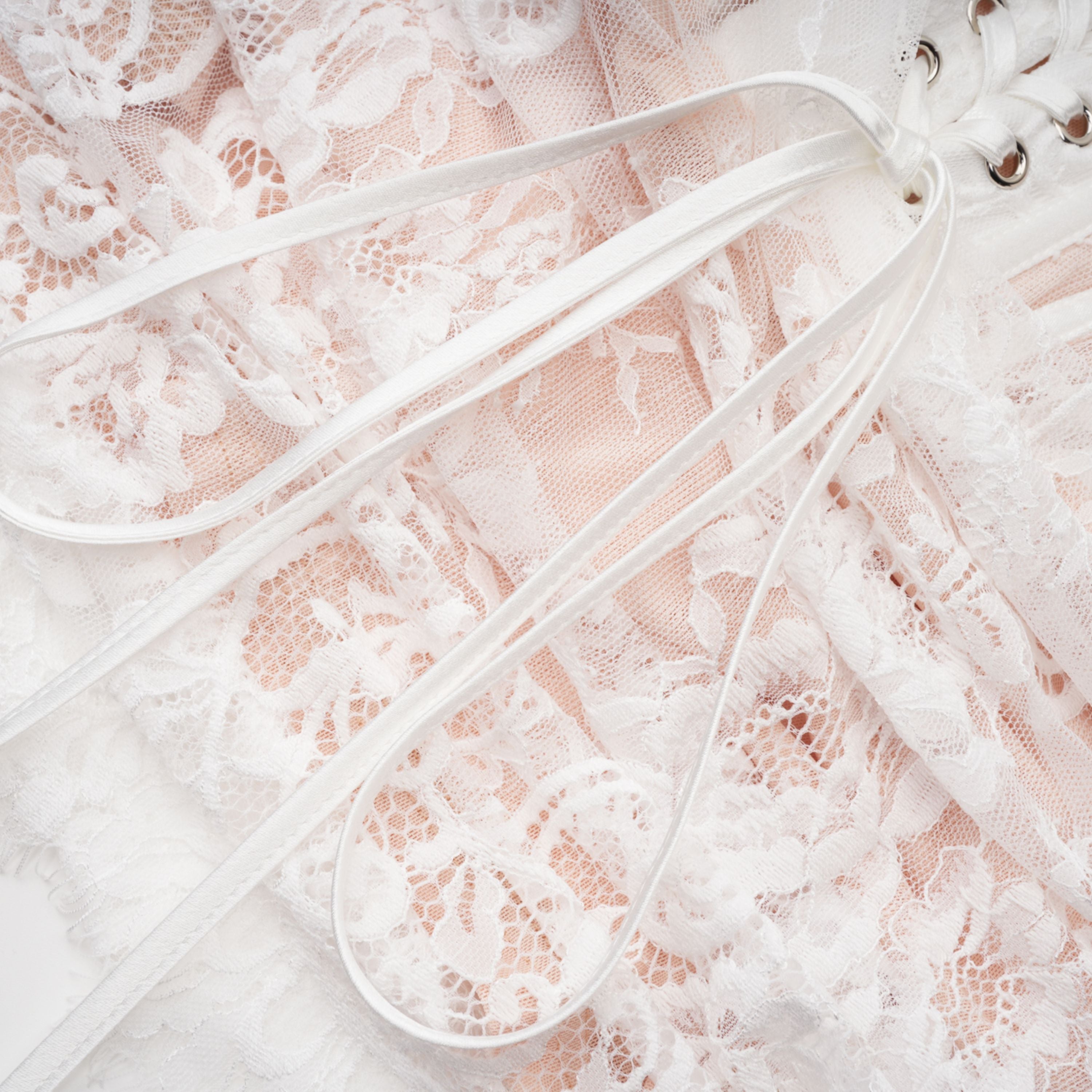 Margherita Weißes Spitzenkleid mit Blumenmuster & Rock-Set