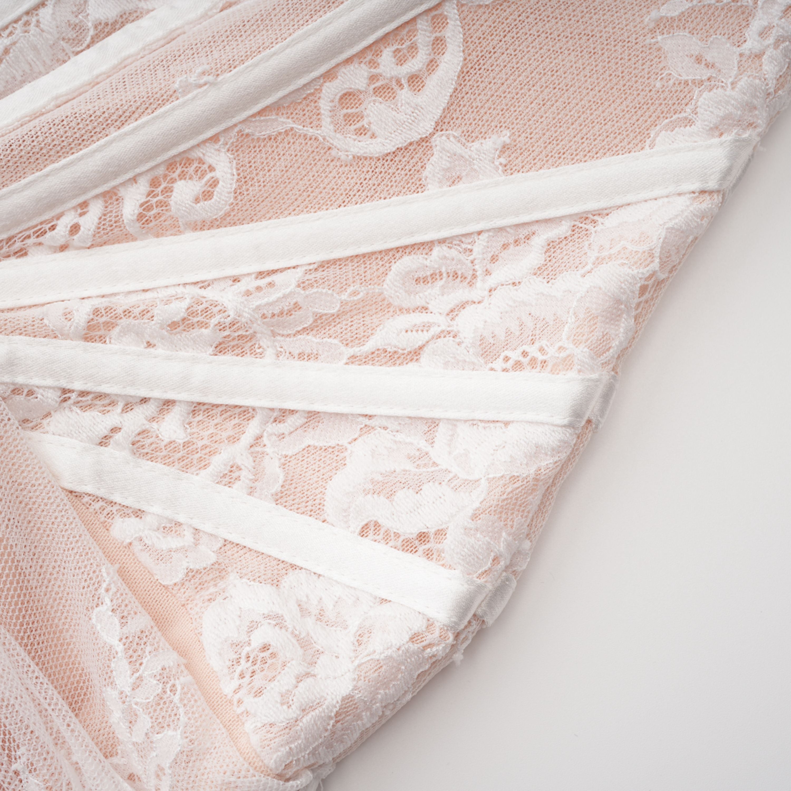 Margherita Weißes Spitzenkleid mit Blumenmuster & Rock-Set