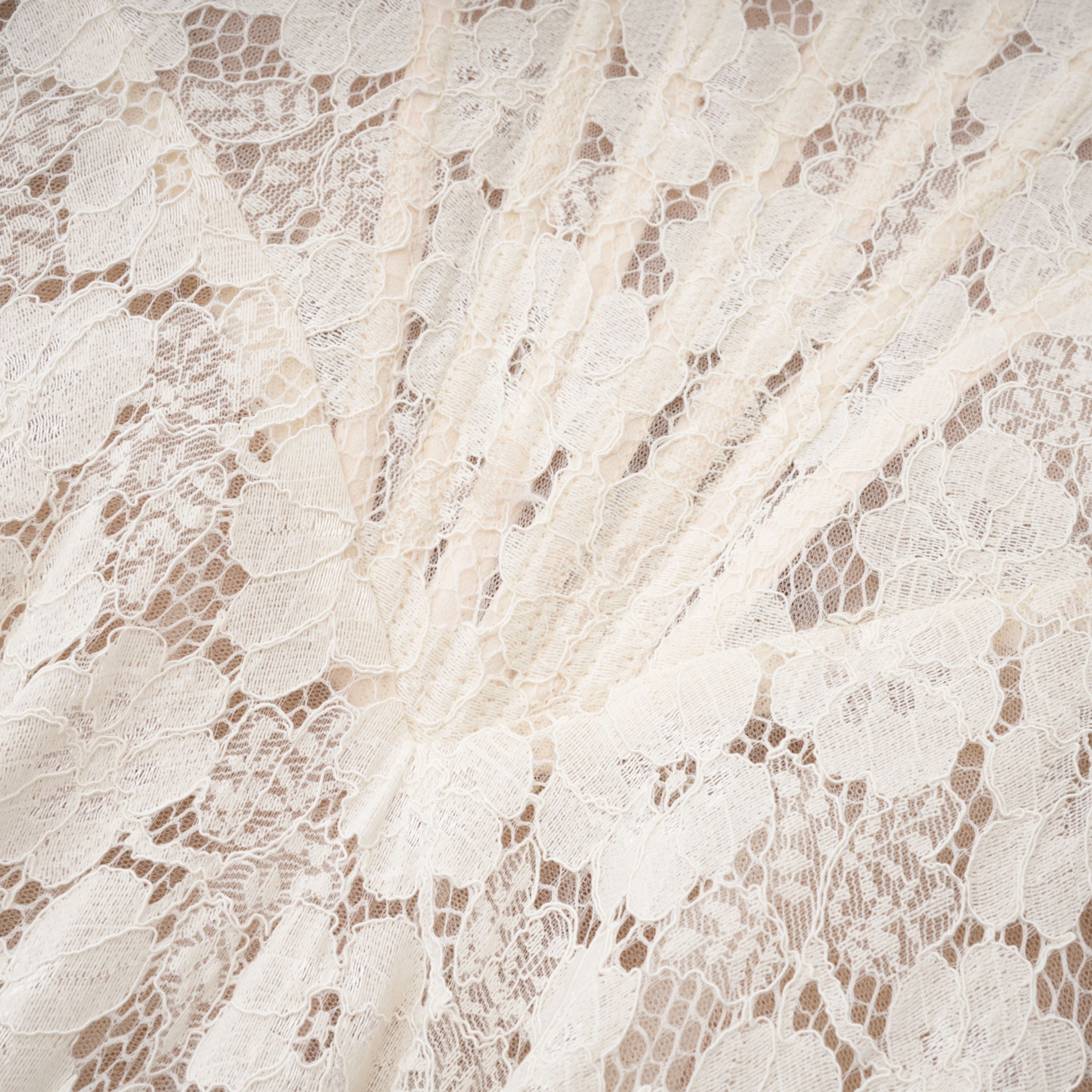 Celina Maxikleid aus weißer Spitze mit Korsett