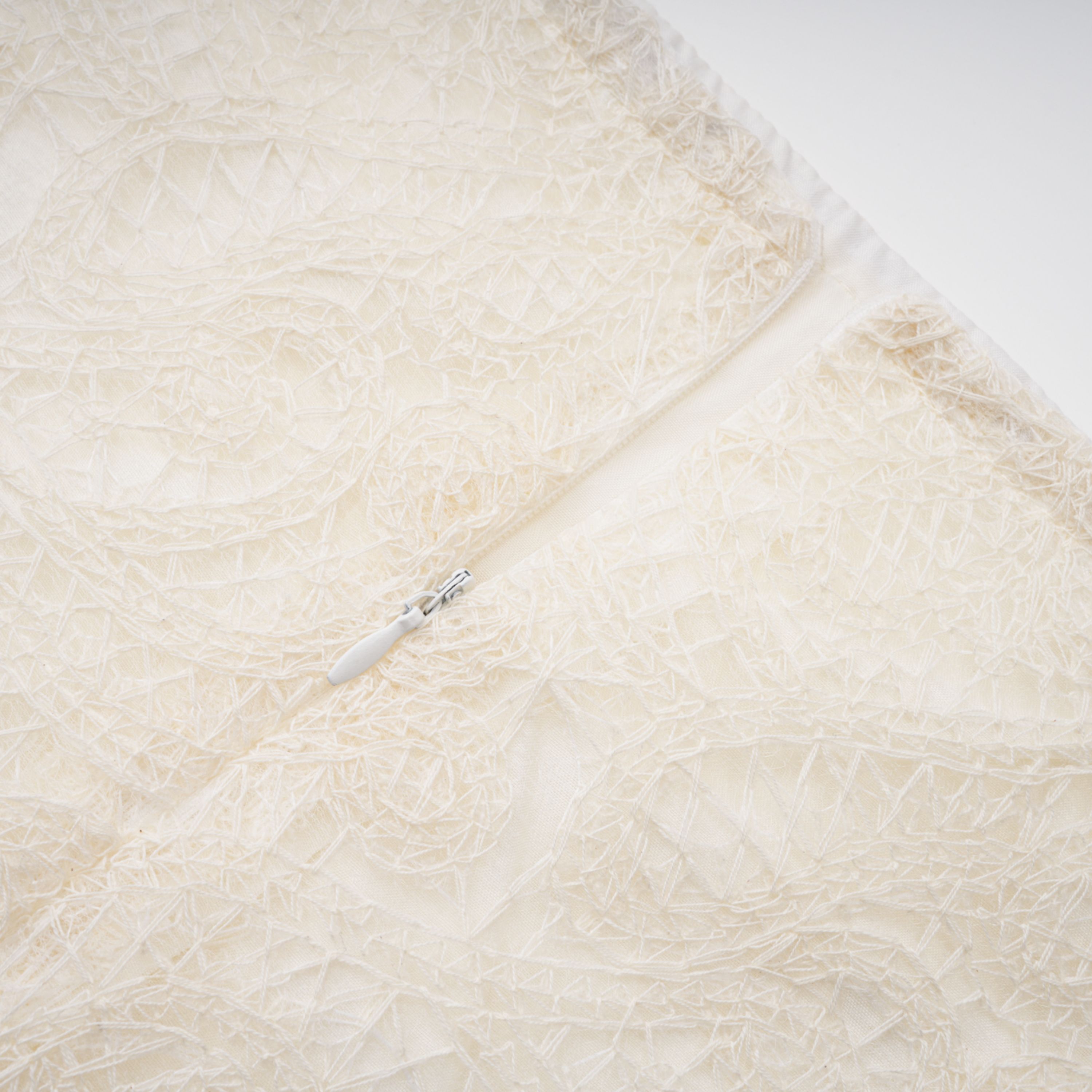 Weißes Spitzenblusen- und Rock-Set