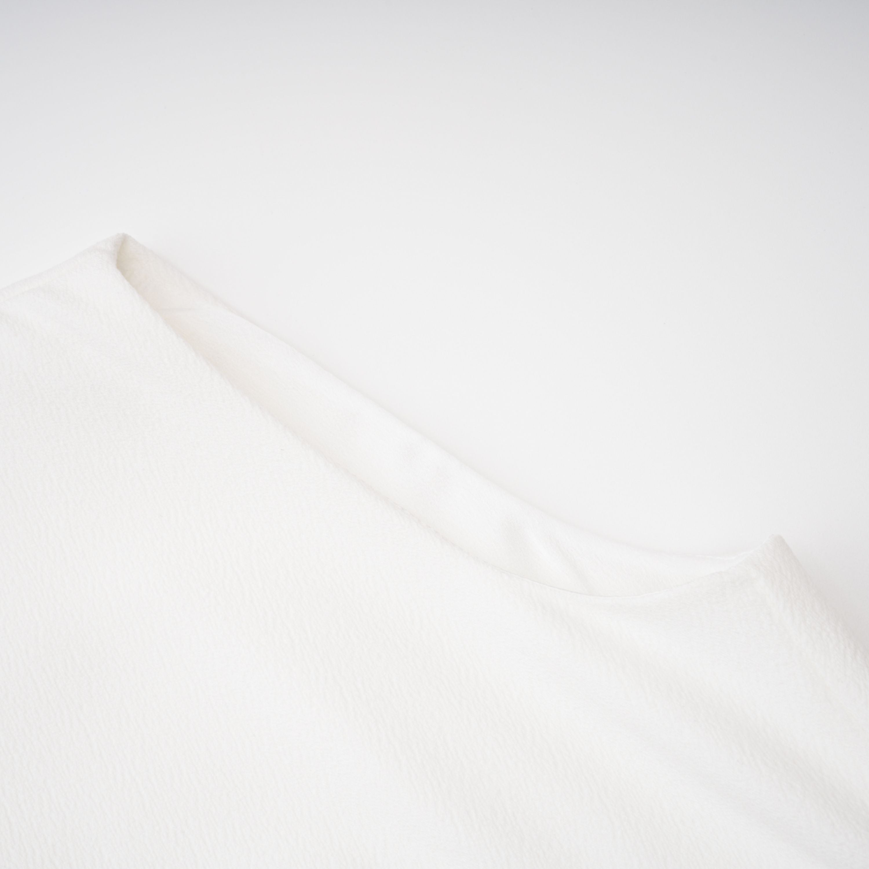 Liana Weißes asymmetrisches Midikleid mit ausgestelltem Rock