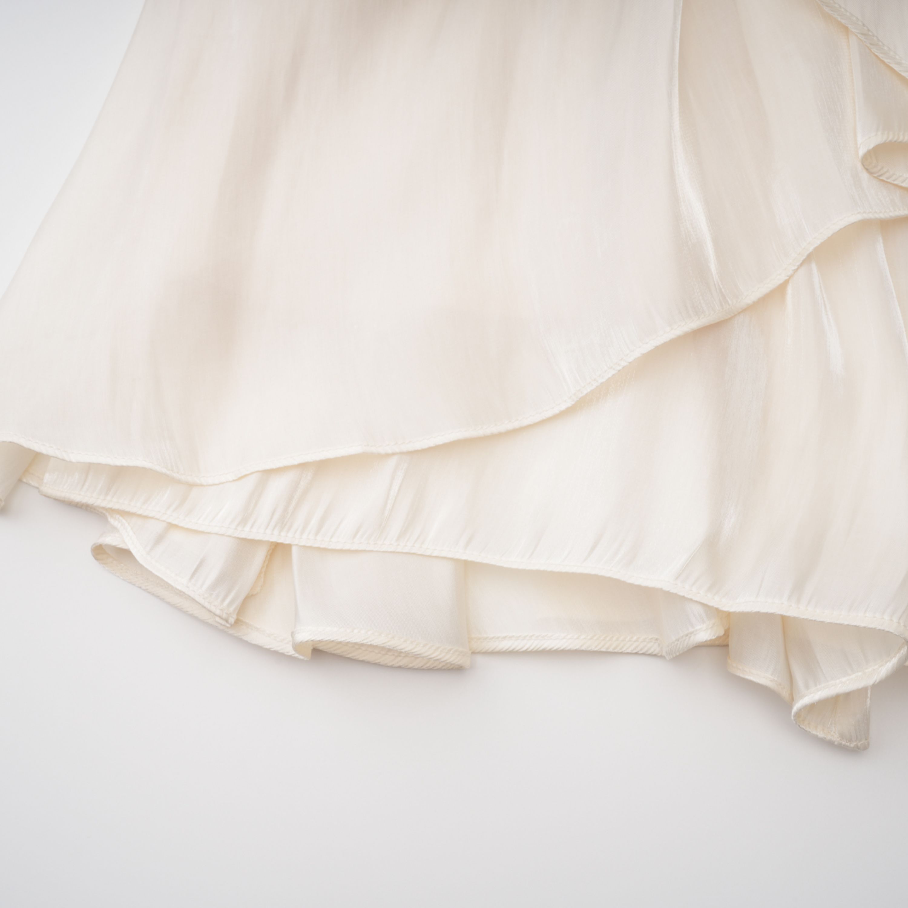 Gustave Neutraler Cape-Maxi-Rock mit Rüschen und Raffungen