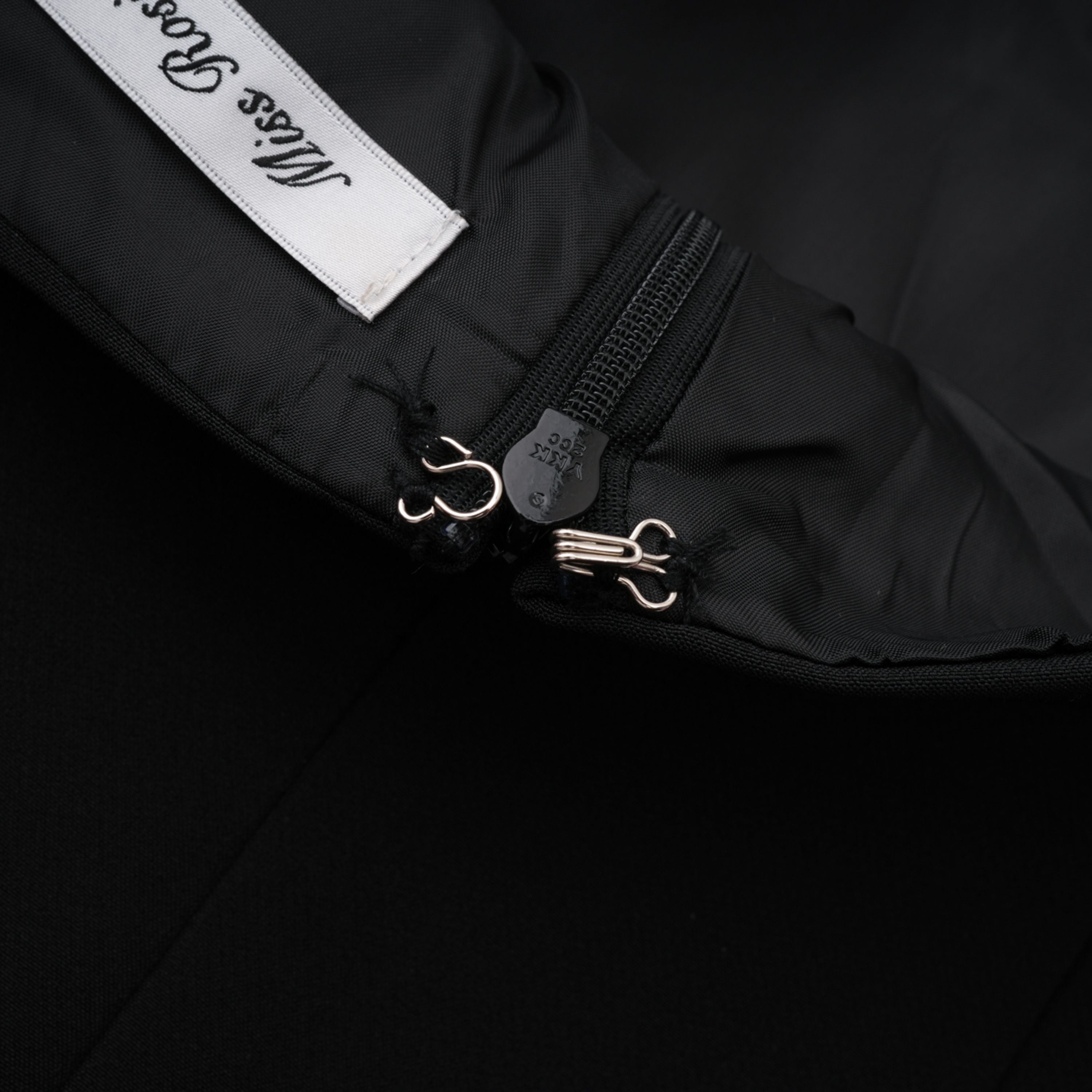 Maxikleid mit Spitzenärmeln