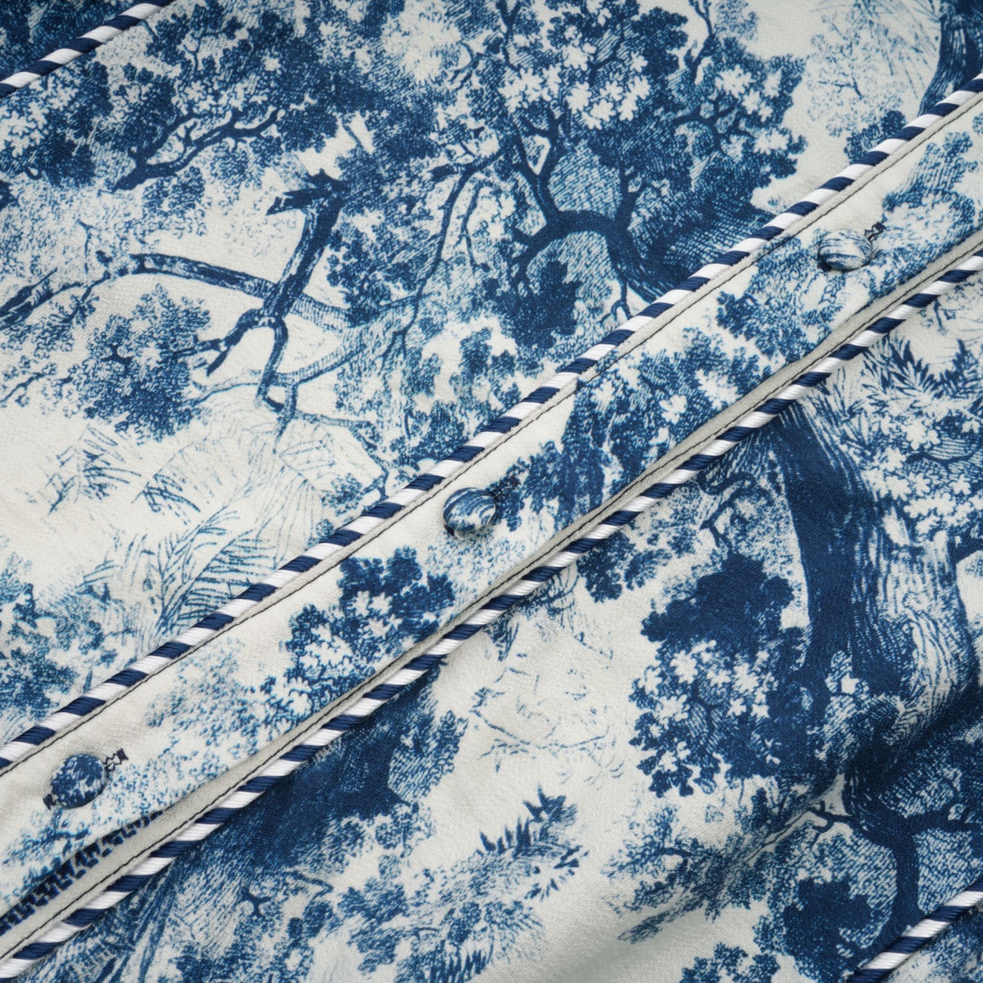 Adélaïde Midikleid mit Grafikprint in Blau (Endgültiger Verkauf – nur in den USA)