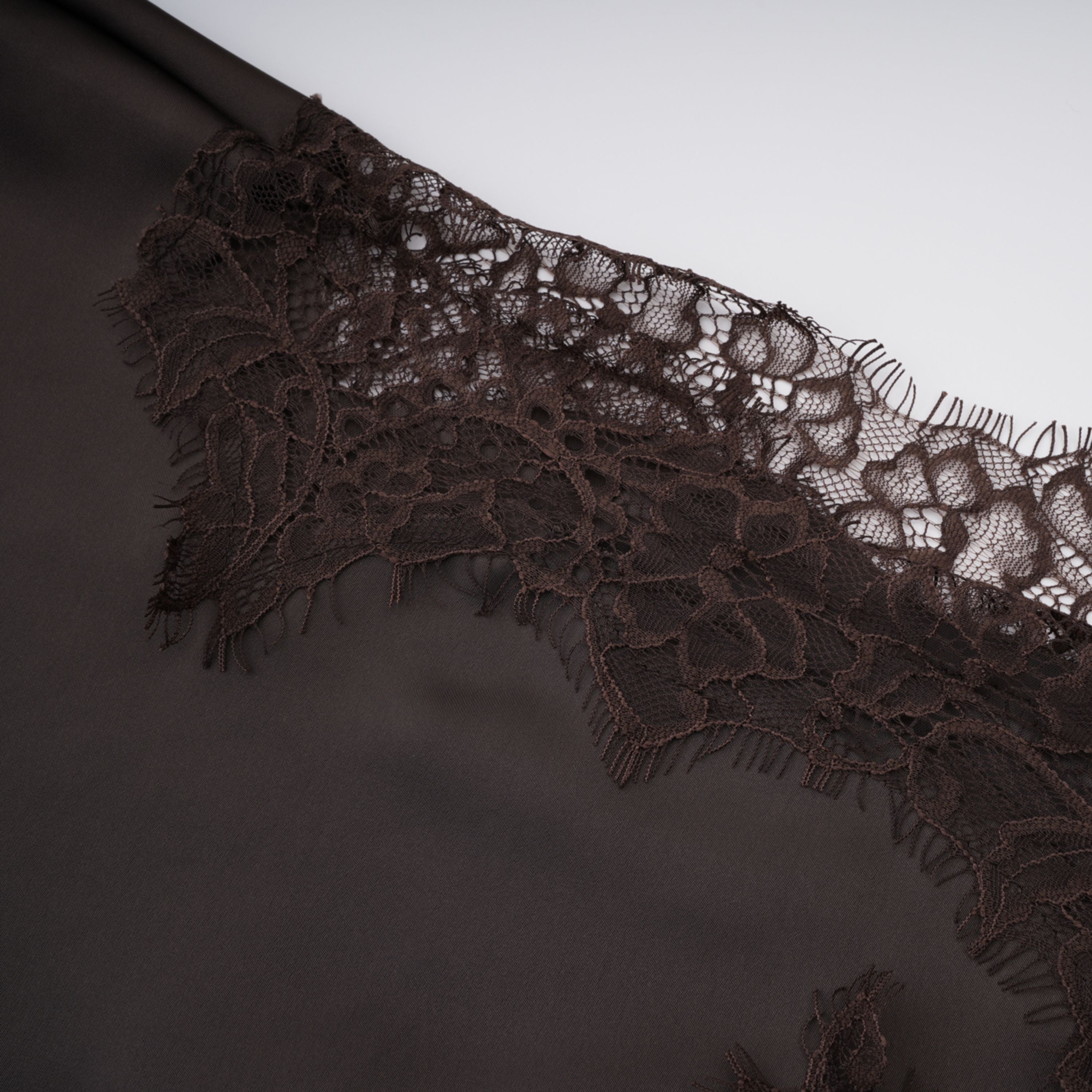 Henrik Brown Kleid mit Spitzenbesatz