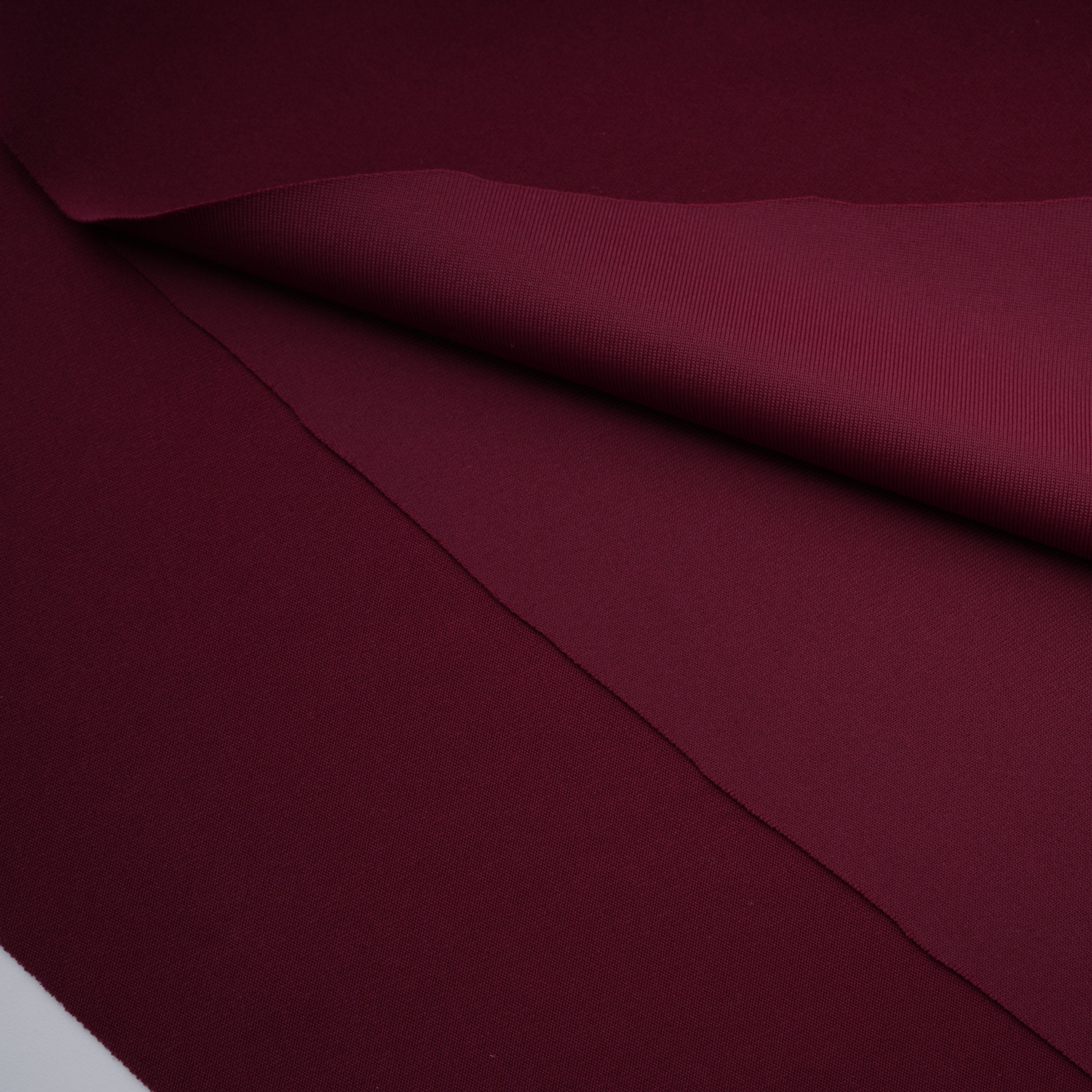 Eléa Rotes Maxikleid mit drapierten Schultern