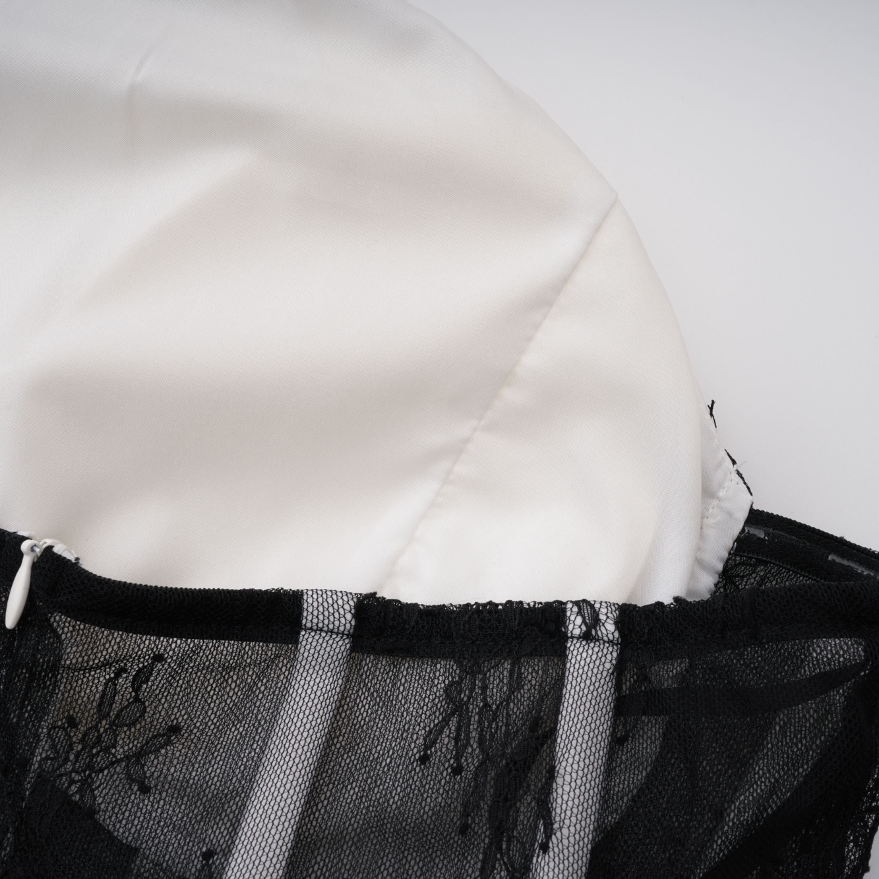 Mirabeau Weißes Maxikleid mit Cut-Out-Spitze