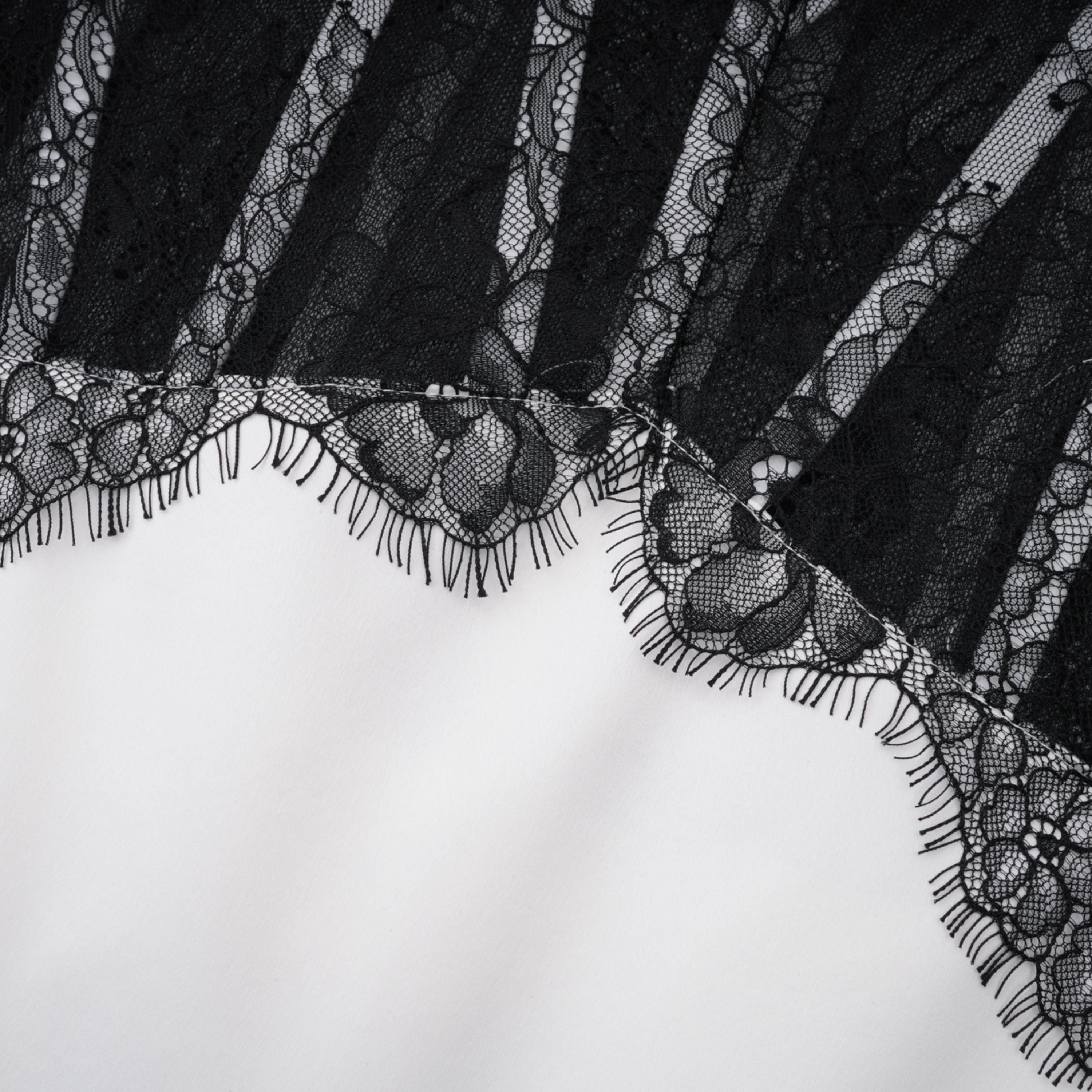 Mirabeau Weißes Maxikleid mit Cut-Out-Spitze