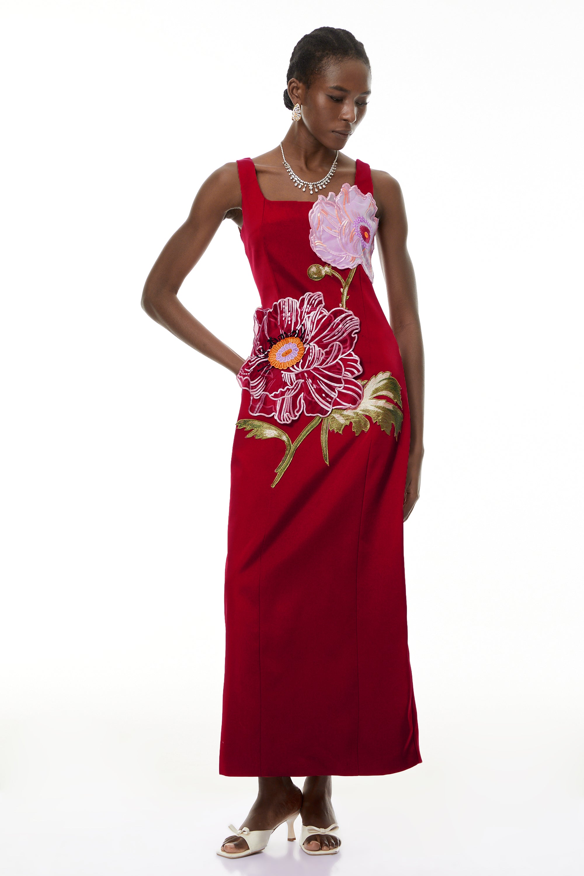 Damaris Rotes Maxikleid mit Blumenstickerei