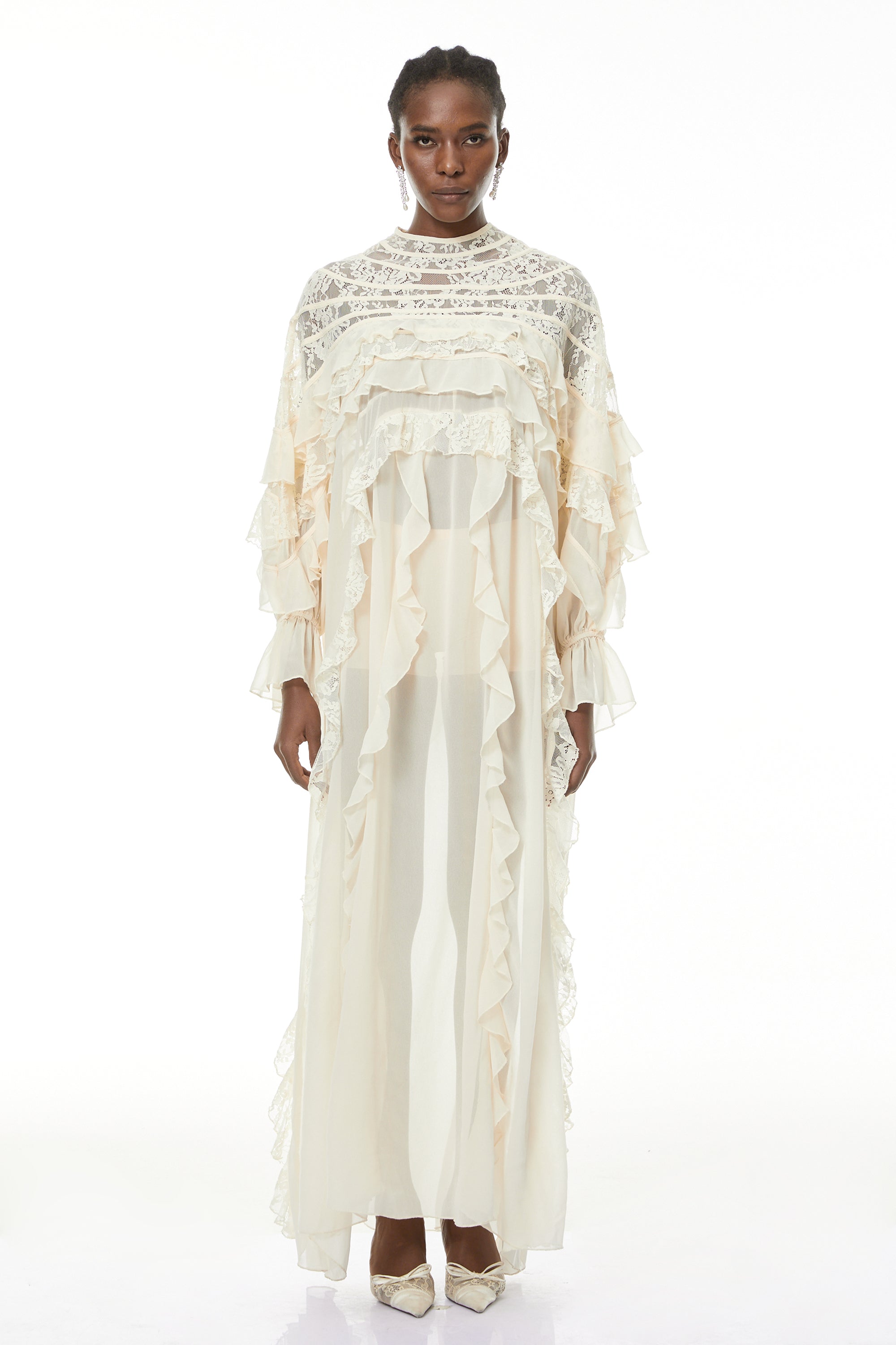 Ivana Neutrals Spitzen-Maxikleid mit Rüschen