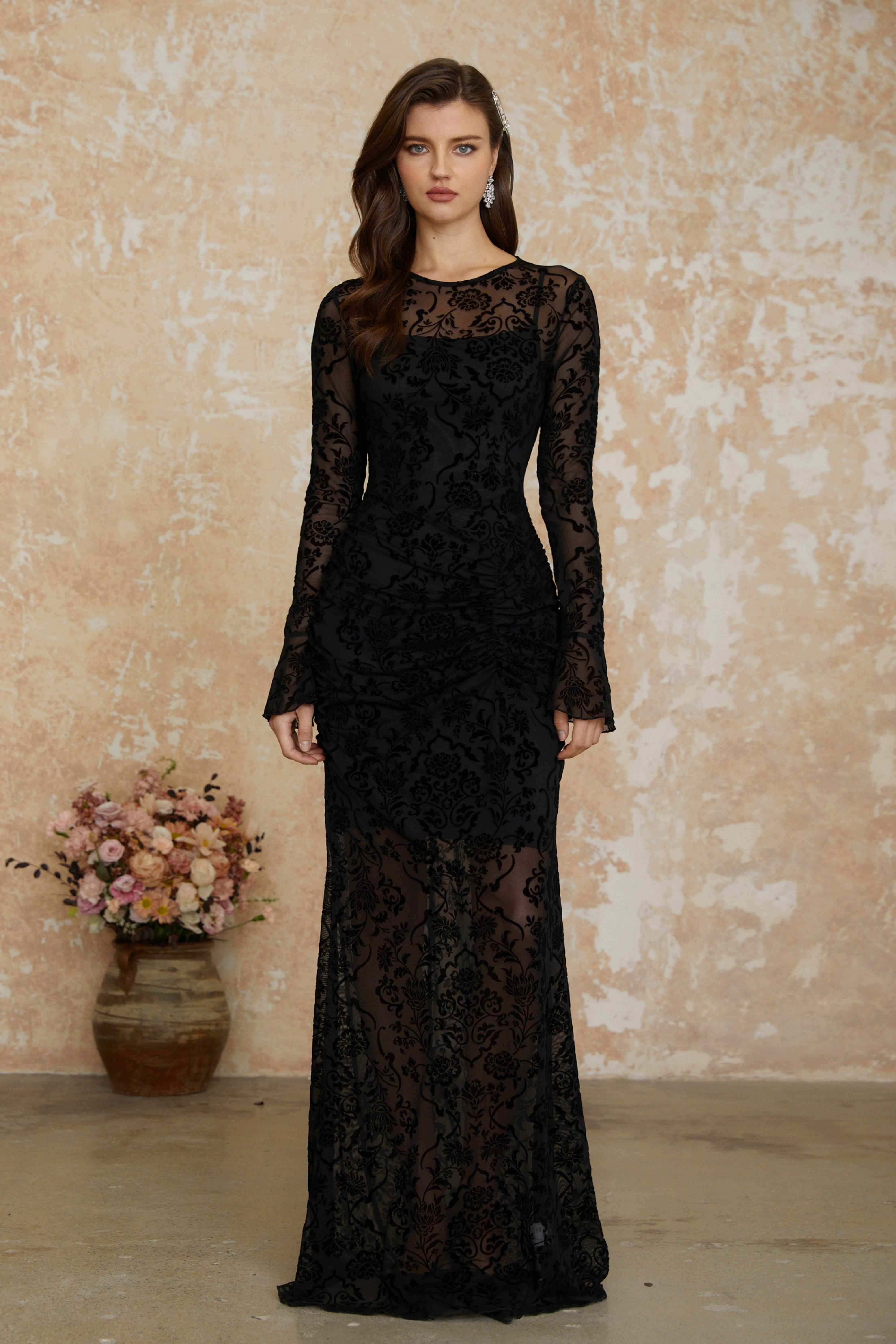 Kismet Schwarzes Maxikleid mit Blumenmuster und Rüschen