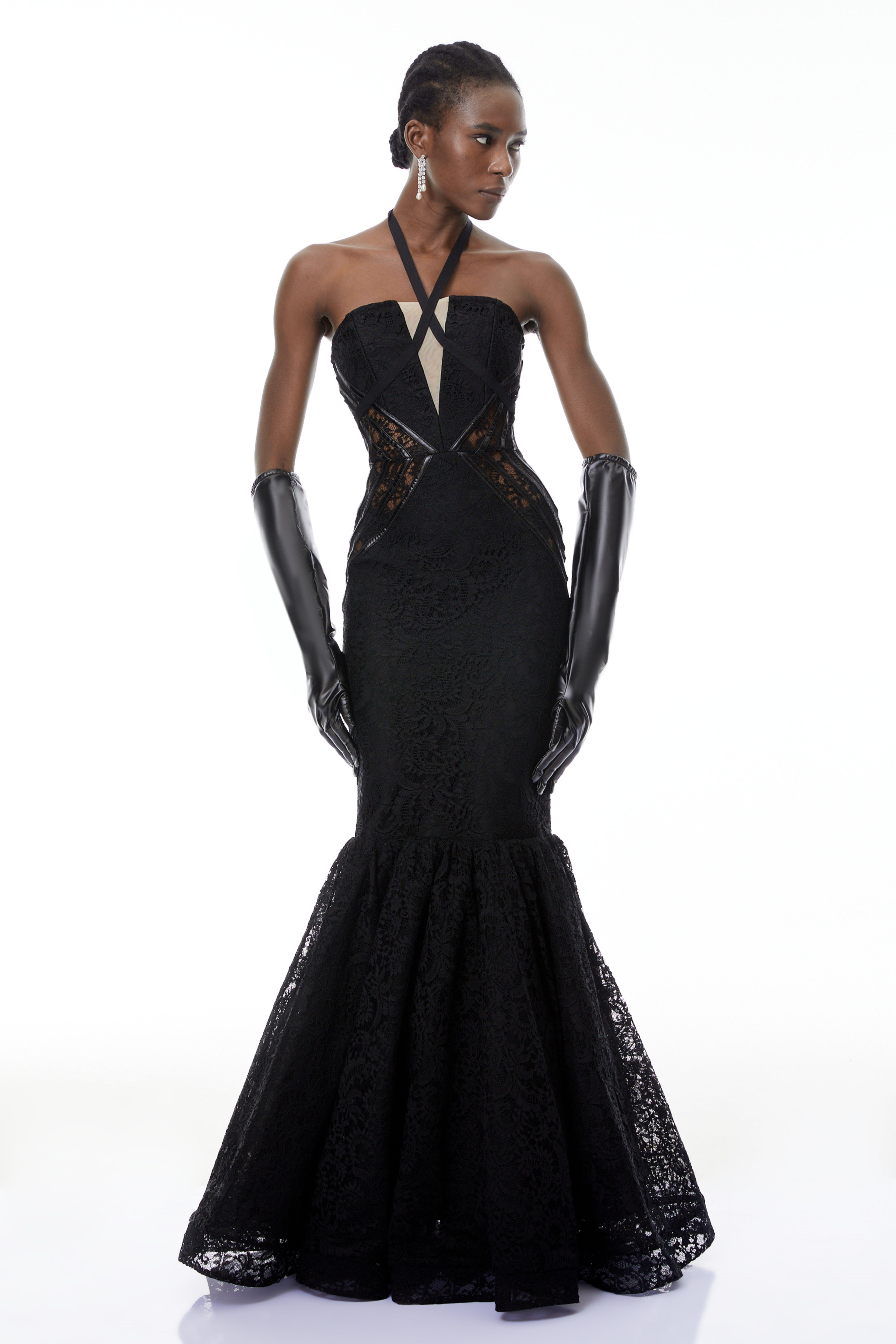 Letiția Schwarzes Maxikleid mit Neckholder und Meerjungfrauen-Silhouette