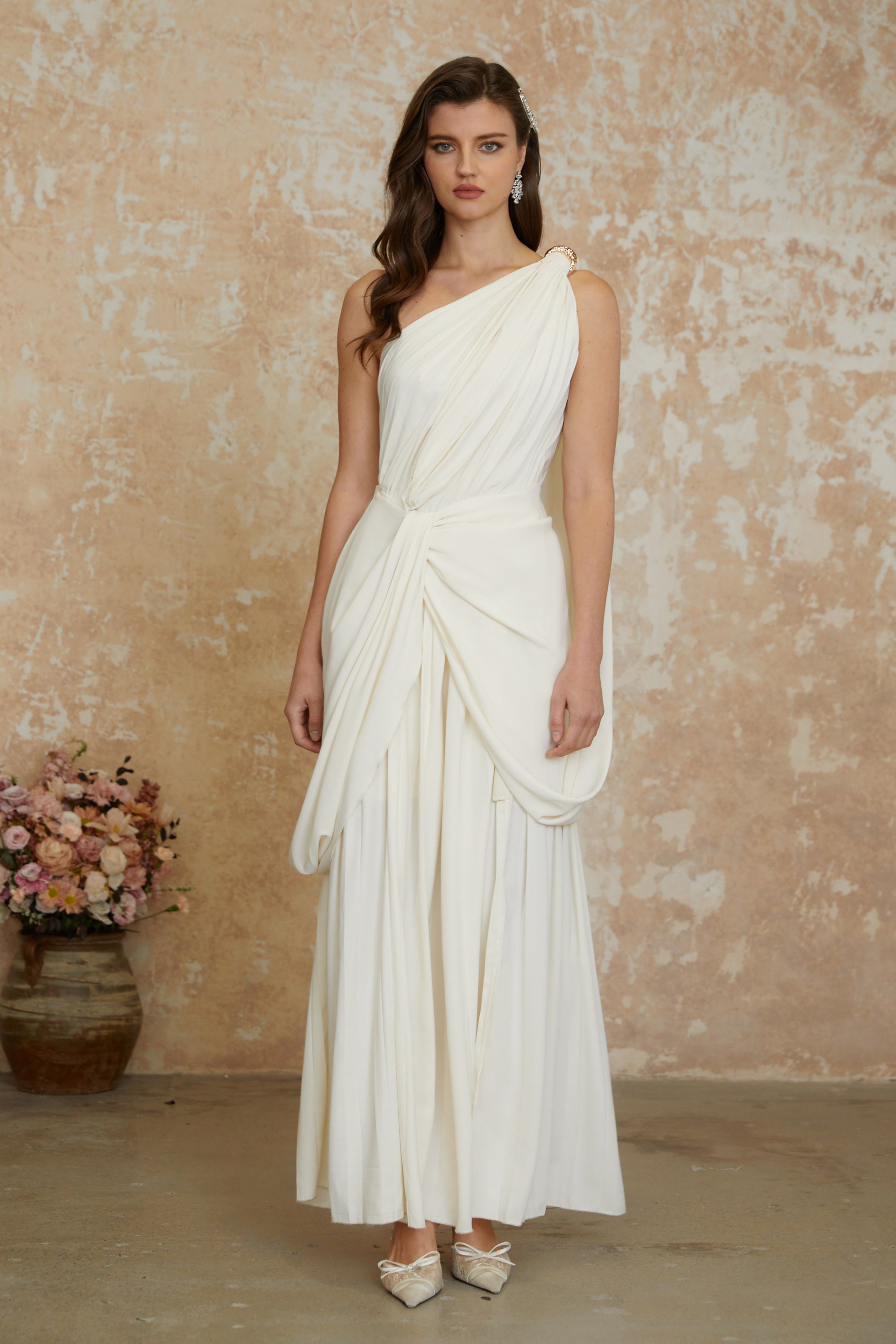 Lyric Weißes Twist-Maxikleid mit hohem Schlitz und Rüschen