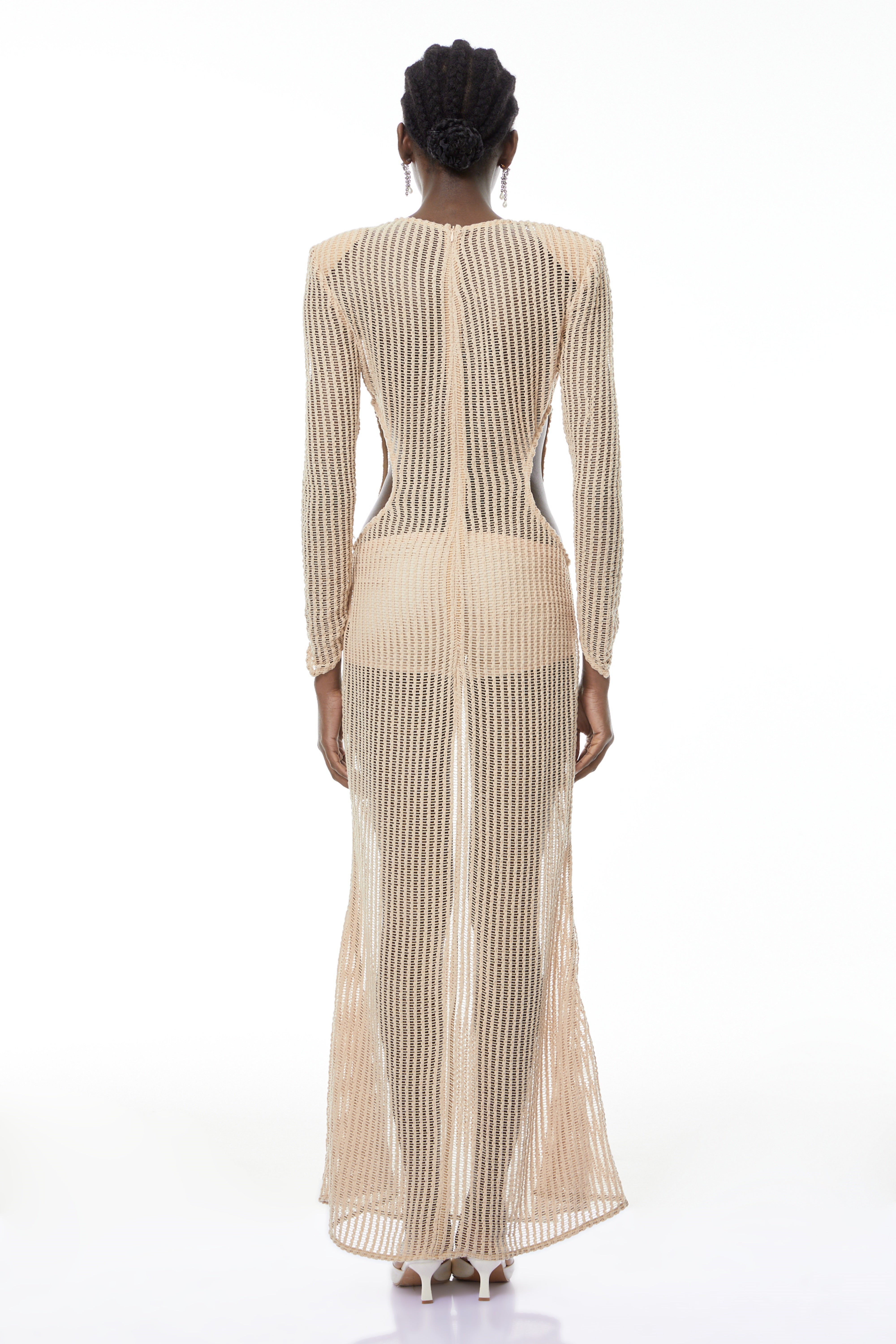 Martina Neutrales Maxikleid aus Häkelstoff mit Cut-Out-Detail