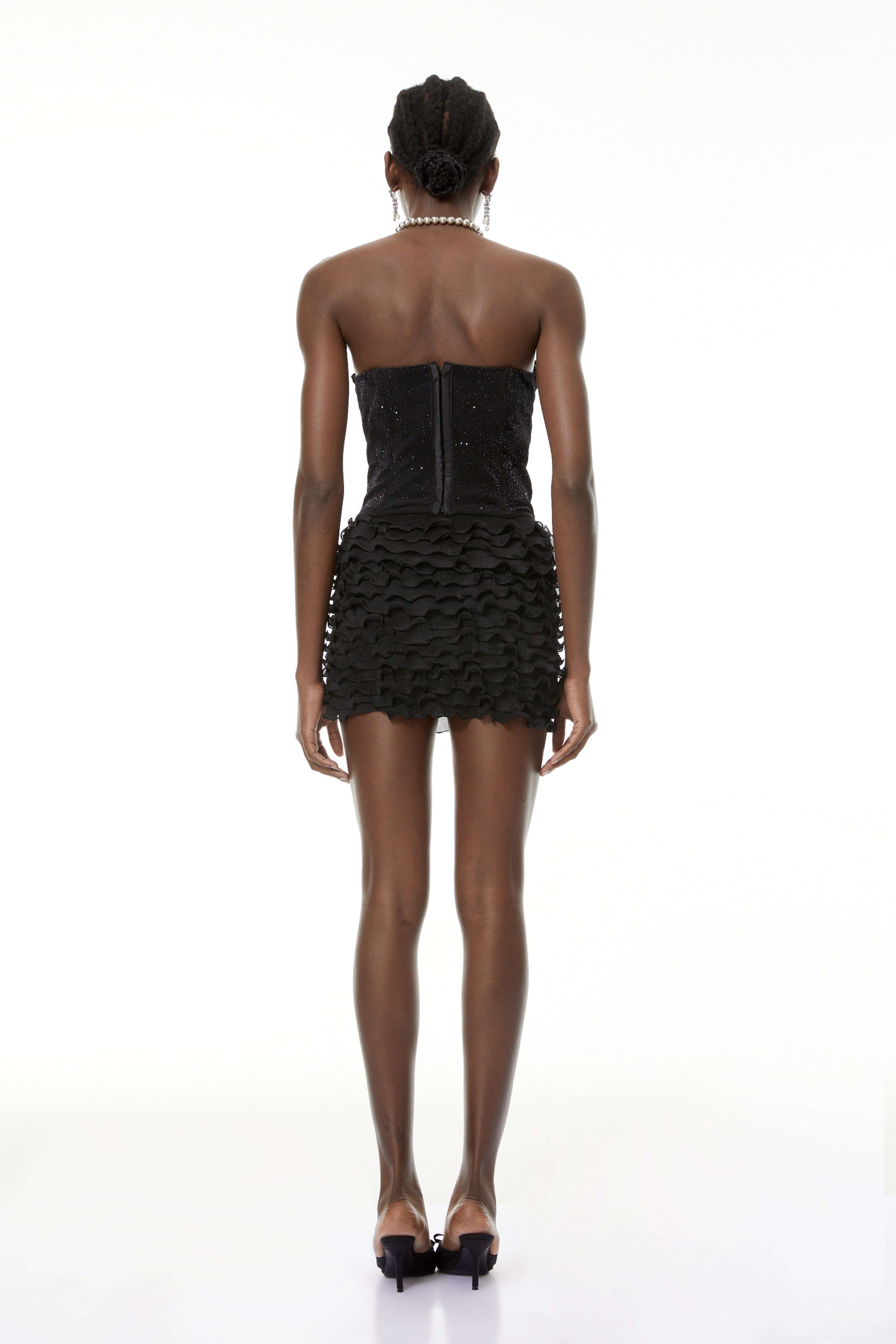 Melanie Schwarzes Set aus Spitzenoberteil und Rock mit Pailletten