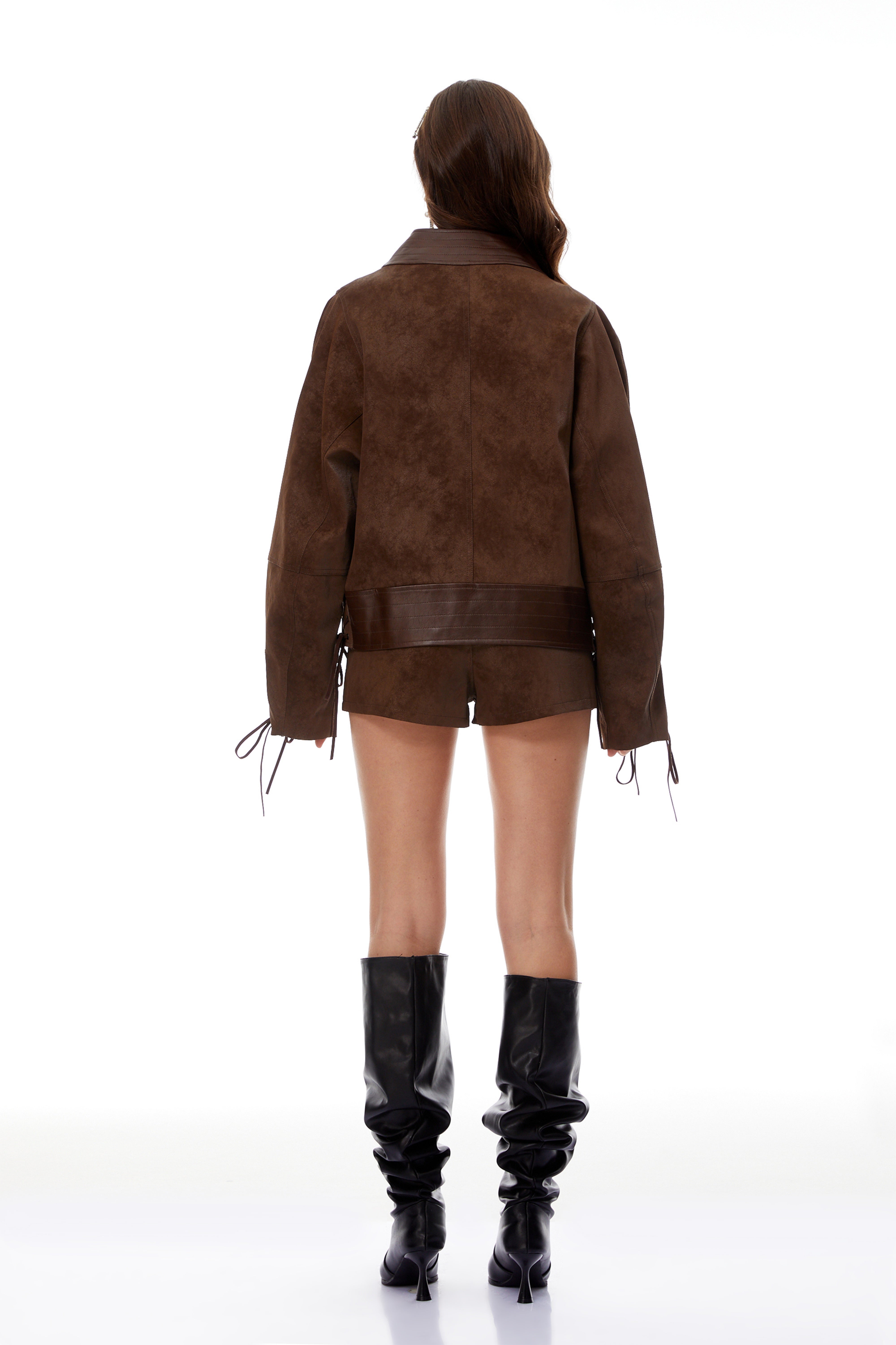 Mélanie Brown Wildlederjacke & Shorts Set