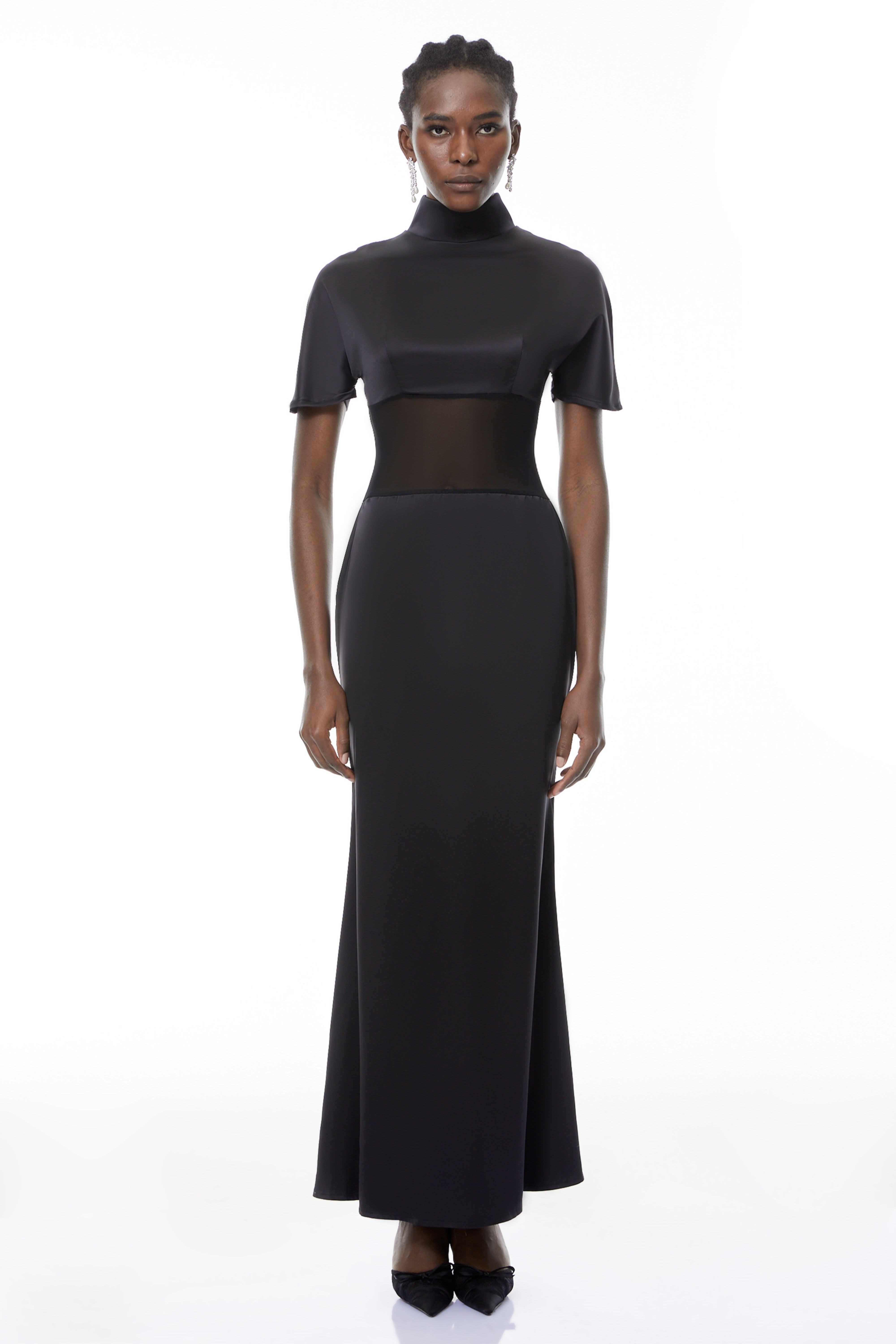 Odelia Schwarzes Maxikleid mit hohem Kragen und transparenten Einsätzen