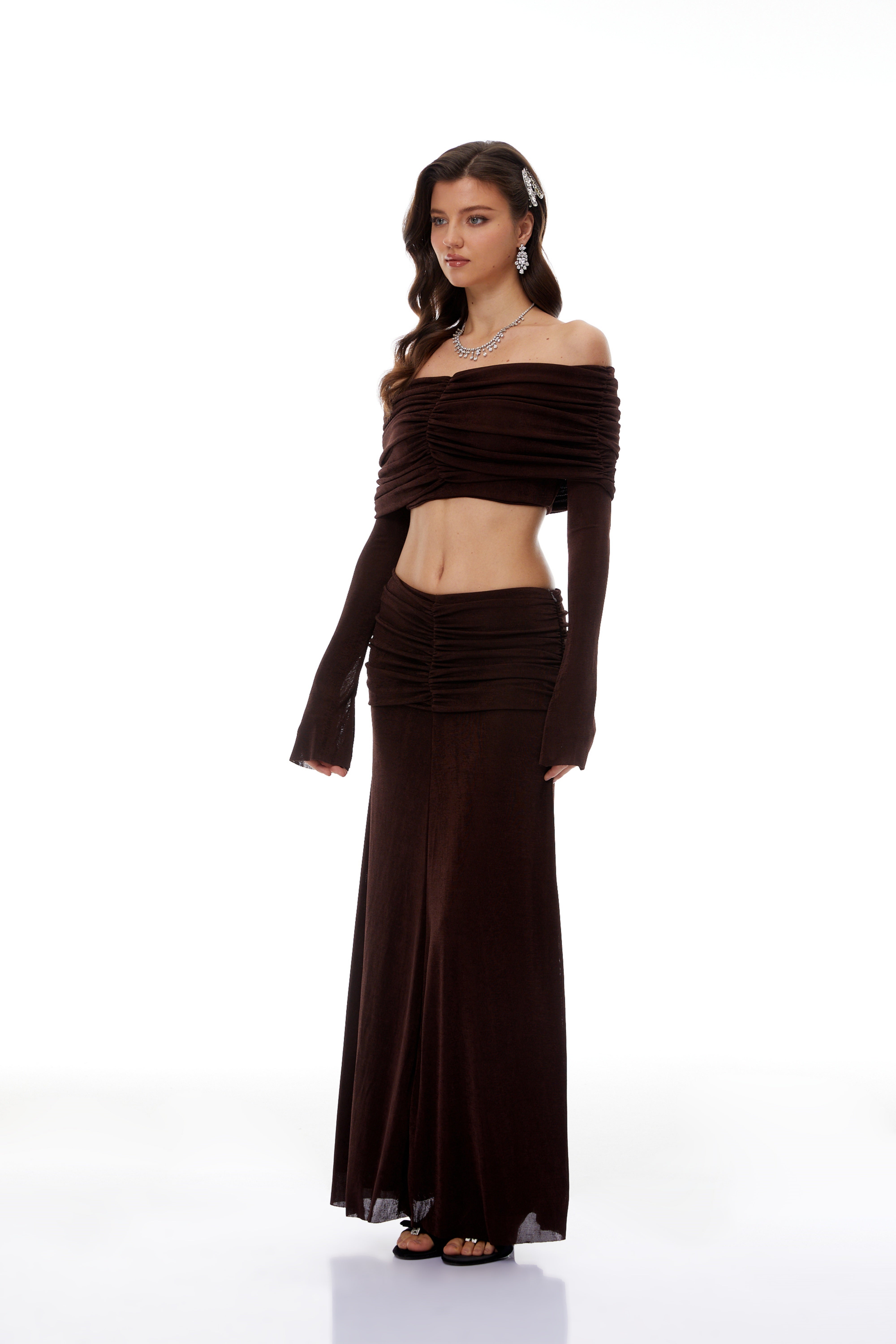 Solene Brown Off-Shoulder-Oberteil & geraffter Rock im Set