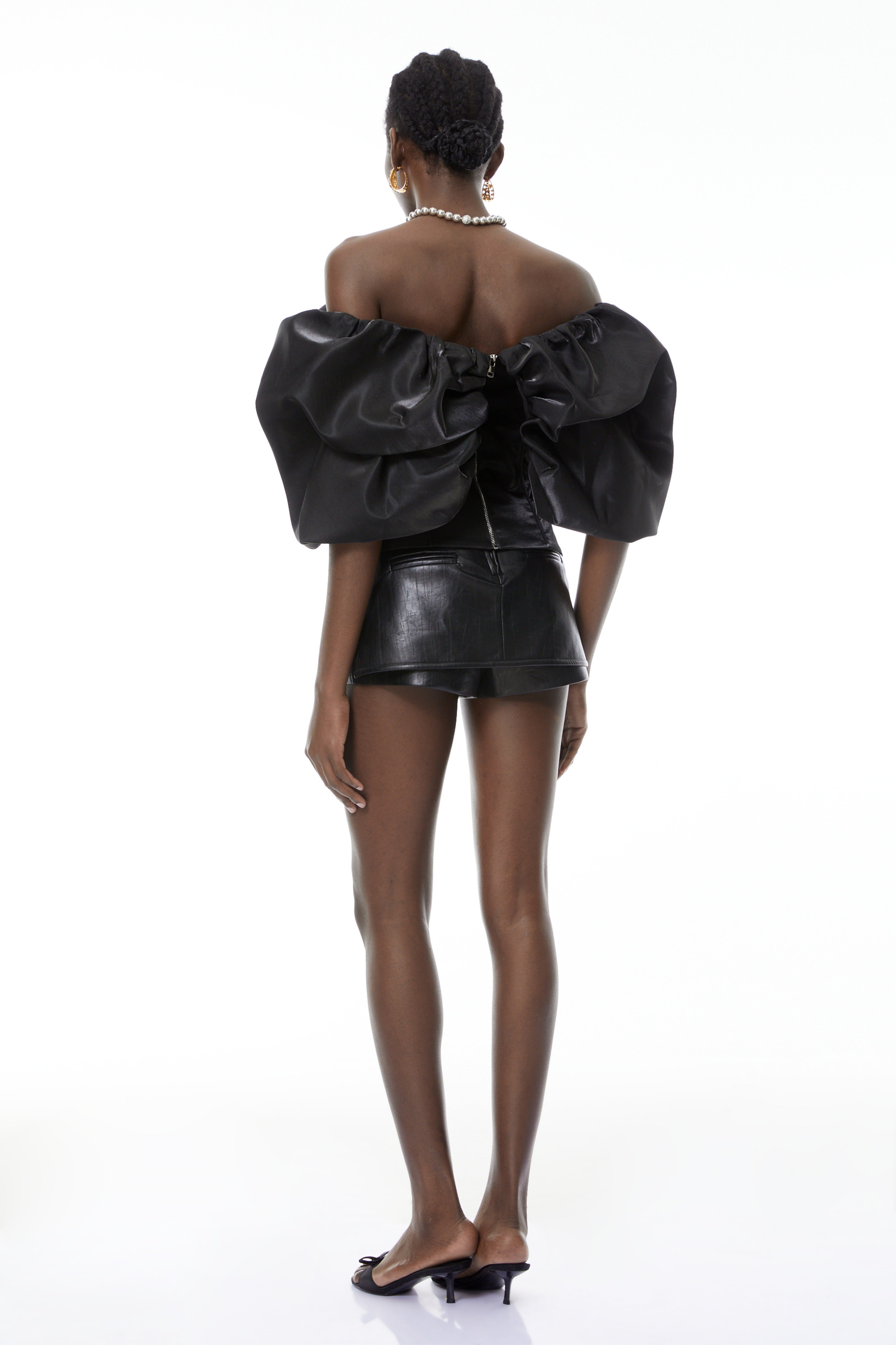 Ondina Schwarzes Off-Shoulder-Oberteil mit Bubble-Ärmeln