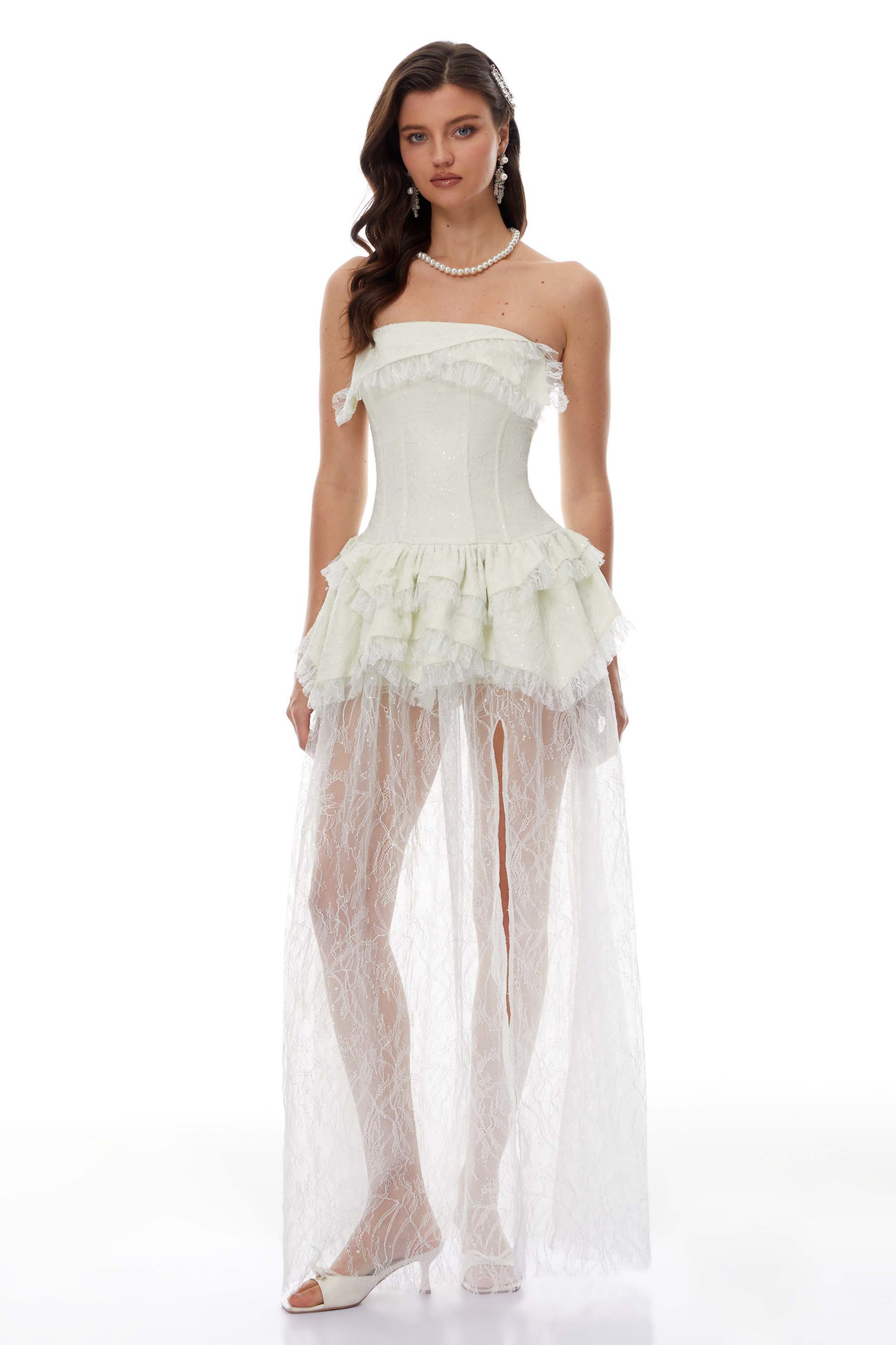 Sunniva Grünes Maxikleid mit floraler Spitze in mehreren Lagen