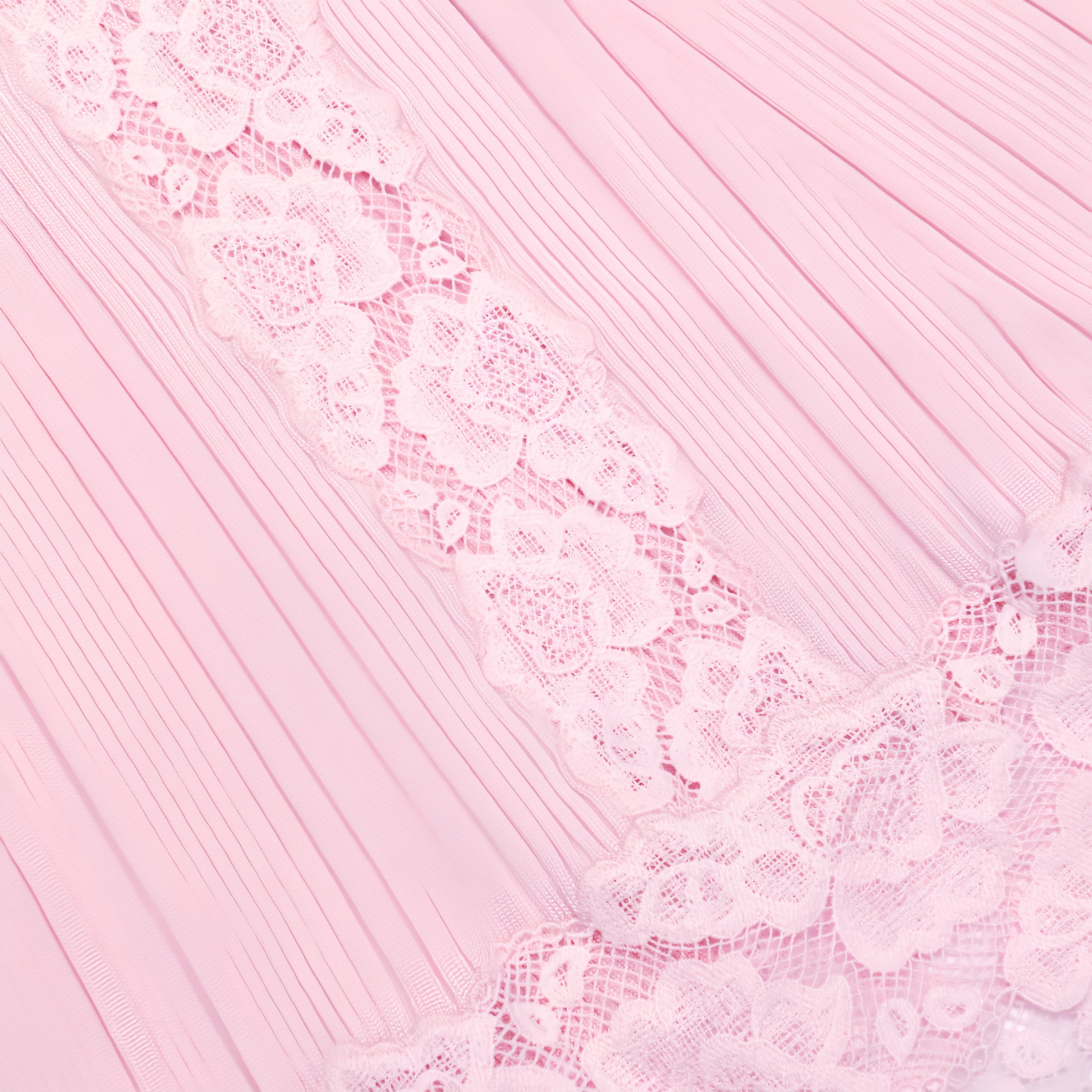 Thalya Midi-Kleid aus Strick mit rosa Spitzenbesatz