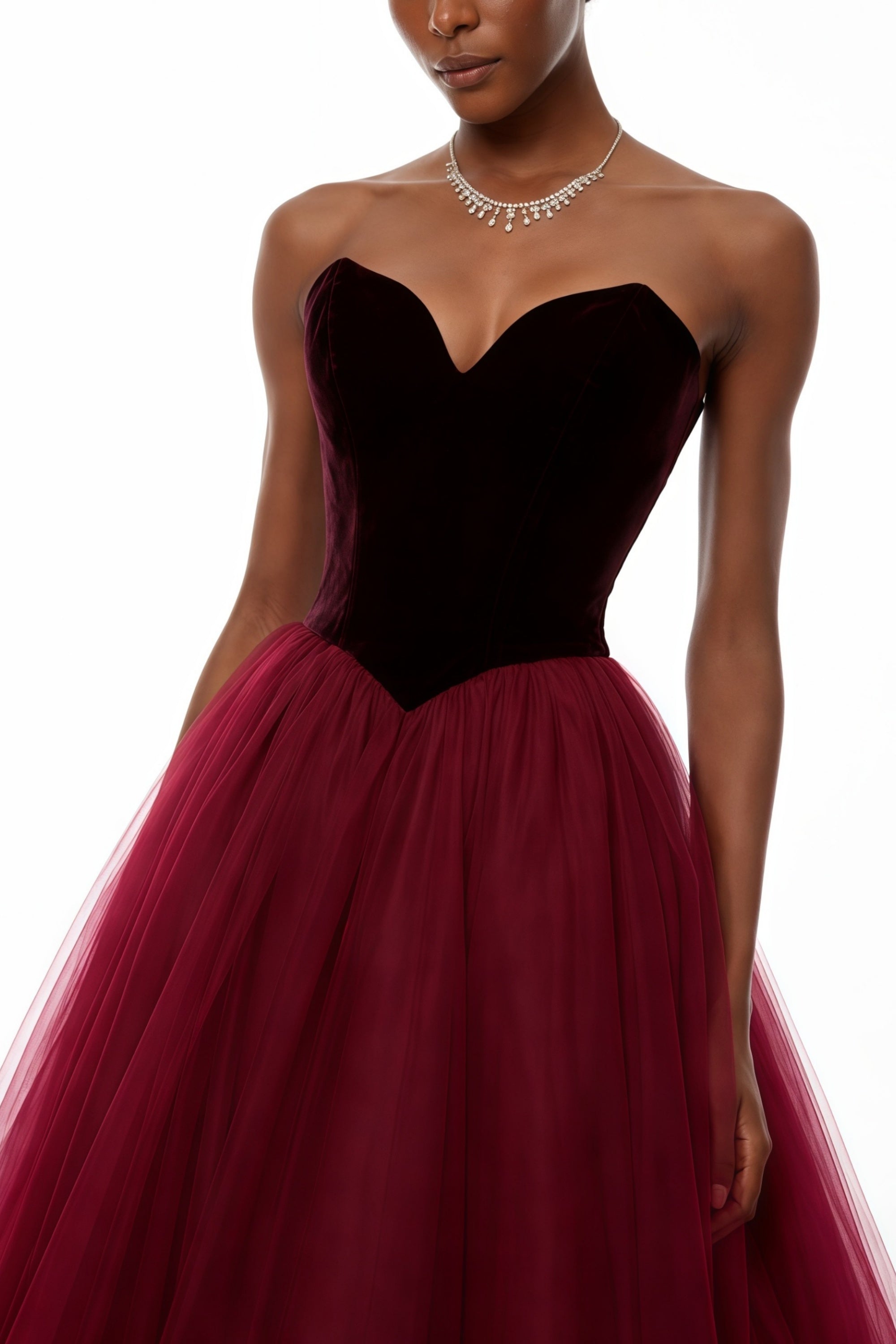 Zelna Maxikleid mit roten Kugeln und Mesh-Einsätzen